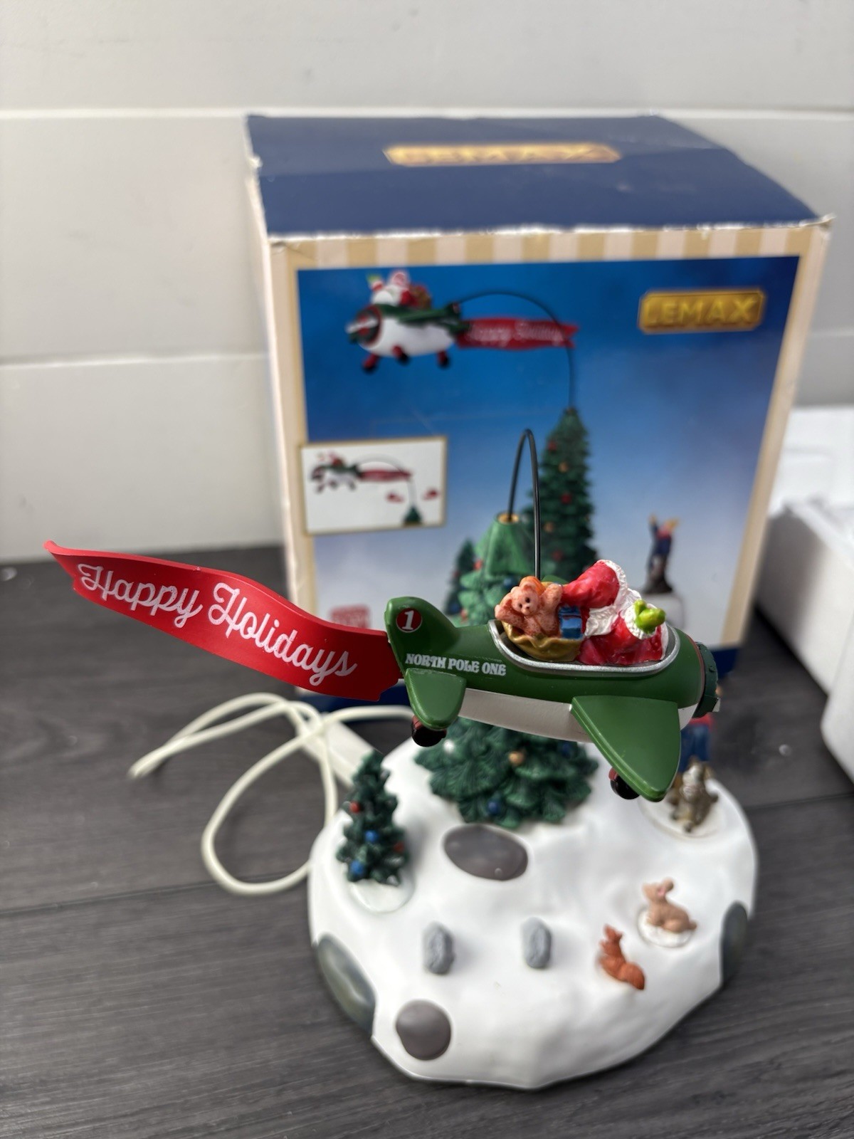 Lemax Modern Santa #54925 Animated Flying Santa Airplane Happy Holidays Orig Box