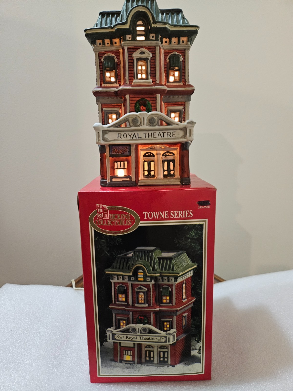 Dickens Collectibles Towne Series Royal Theatre 1994 Hand-Painted Lighted Box