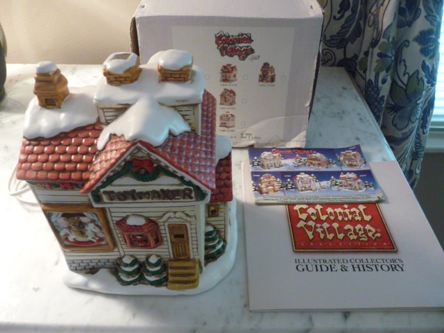 Vintage 1990 Lefton Colonial Christmas Village Toy Makers Shop w/Box & Plug