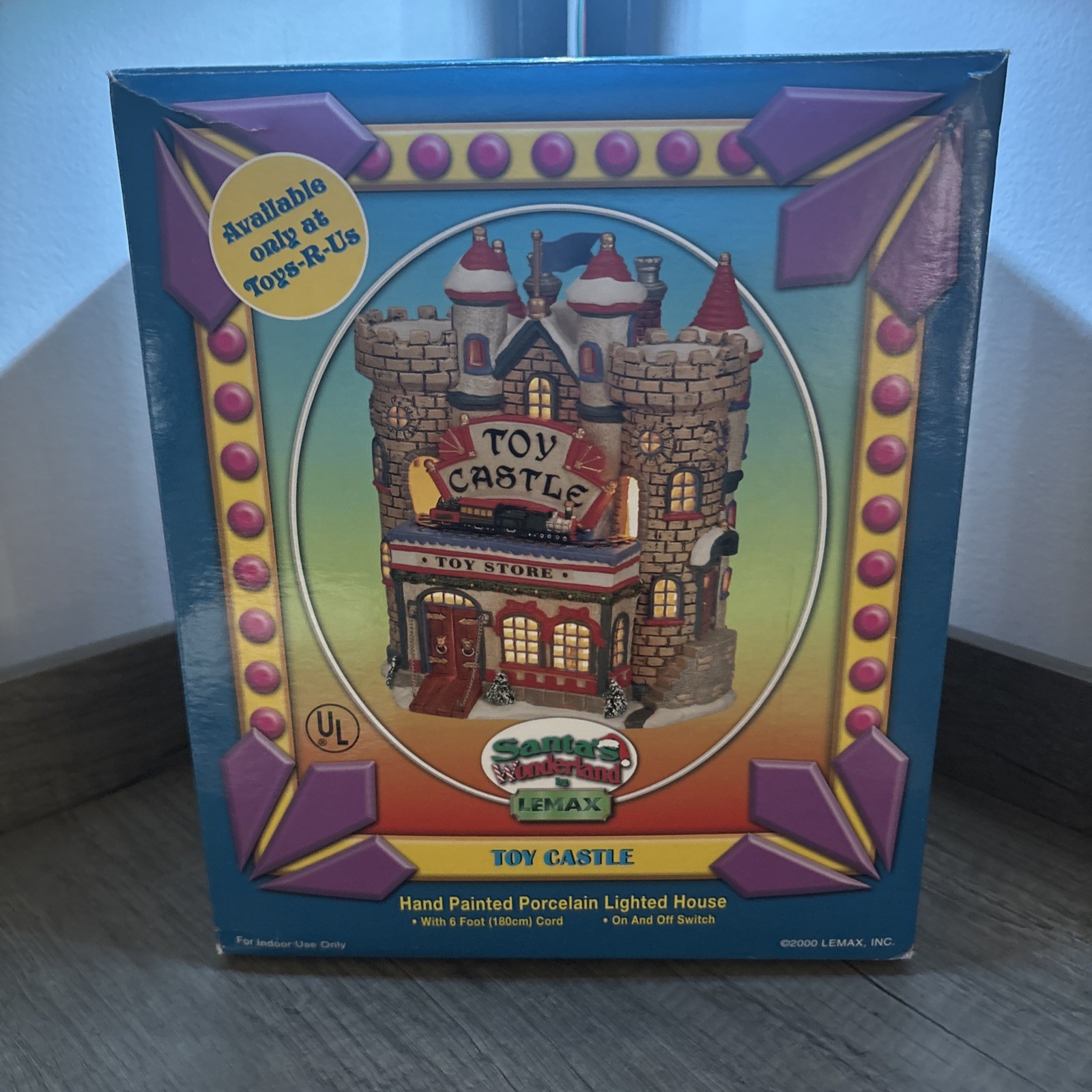 Lemax House – Santa’s Wonderland Toy Castle. Toys R us Exclusive