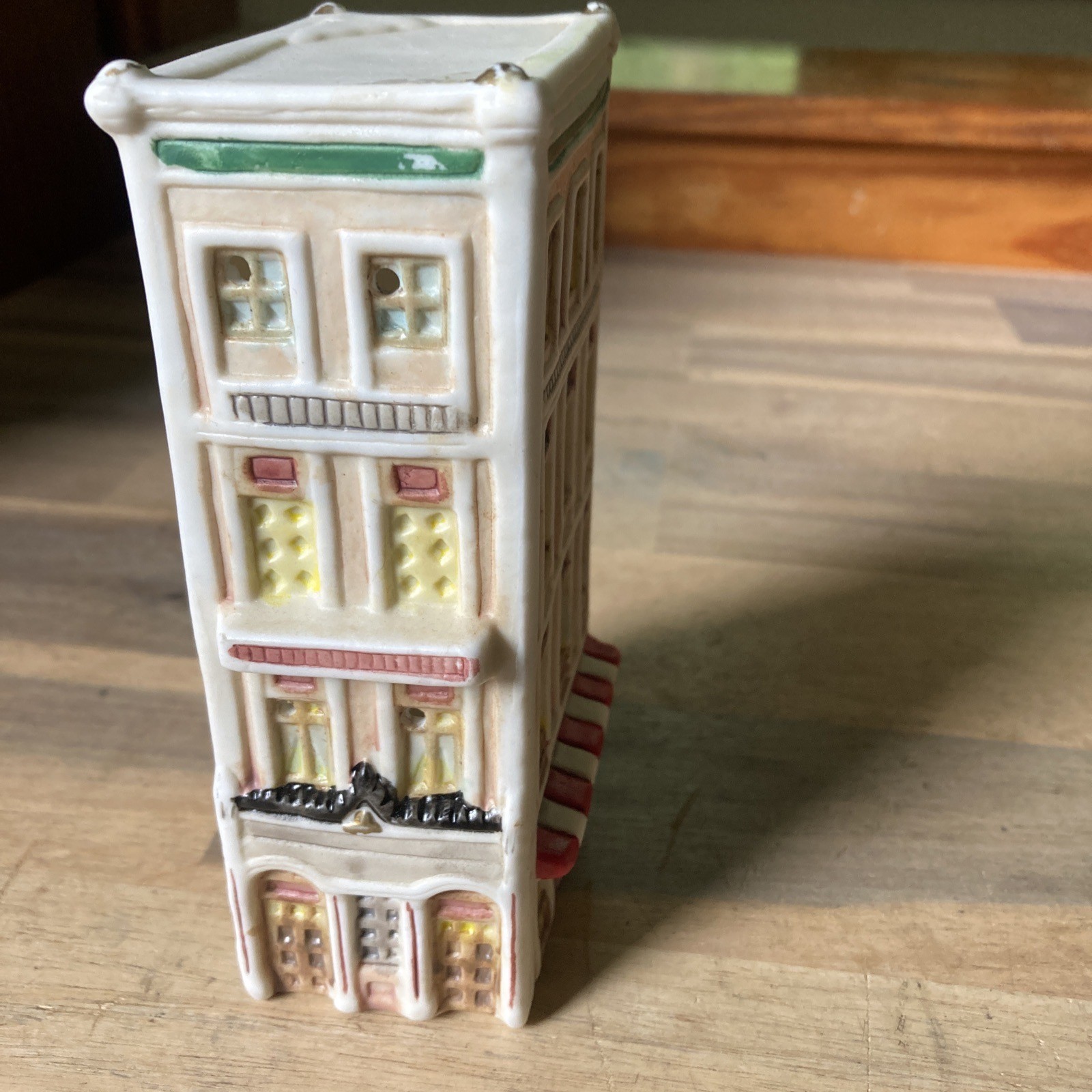 CHRISTMAS Vtg PORCELAIN Imitation STREETS OF LONDON RESTAURANT Porcelain Village