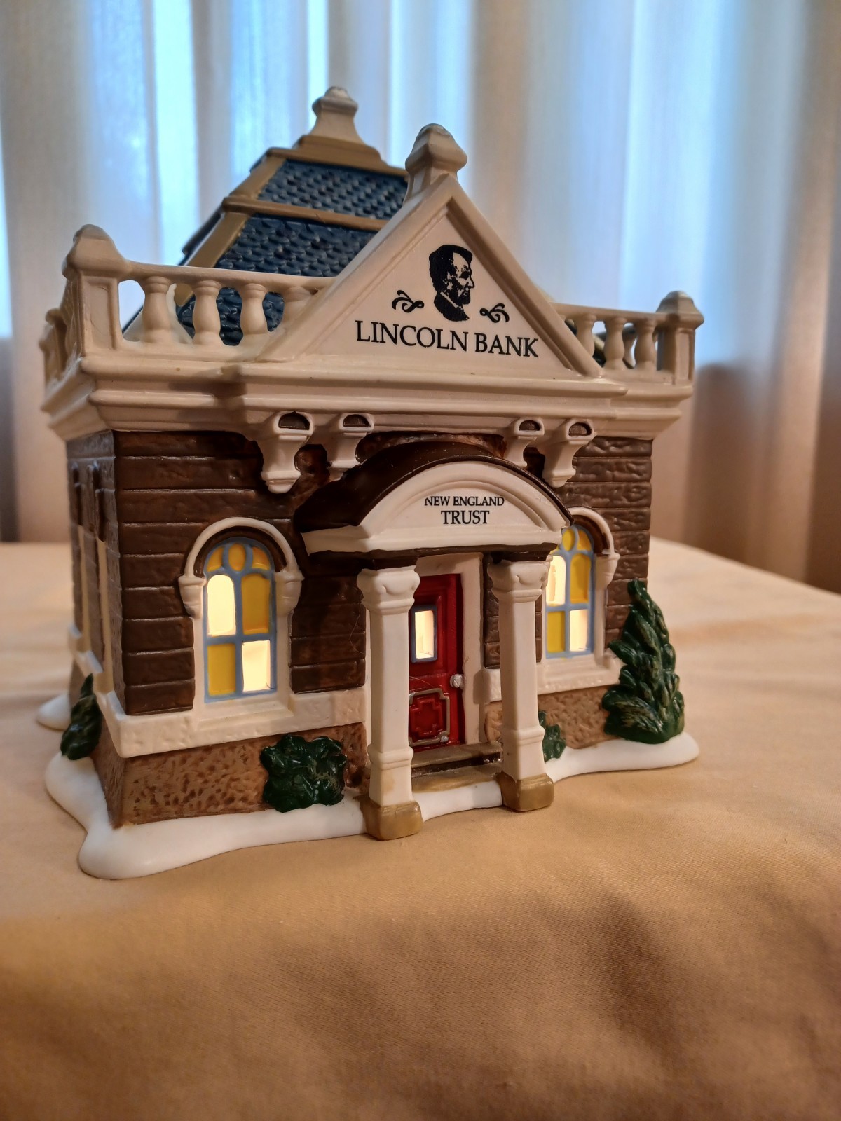 Department 56 New England Village – Lincoln Bank – 4044824
