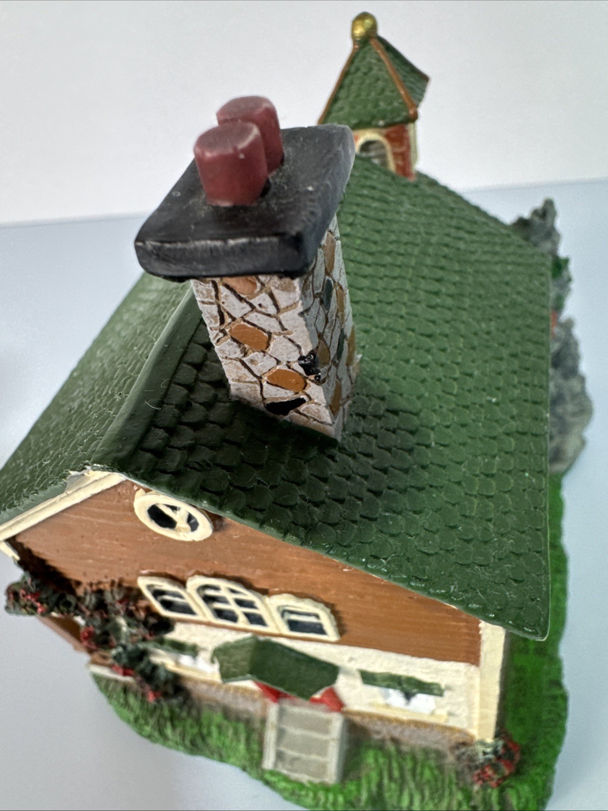 1995 Santa’s Best Water Wheel House Green Roof Christmas Village 4.25″
