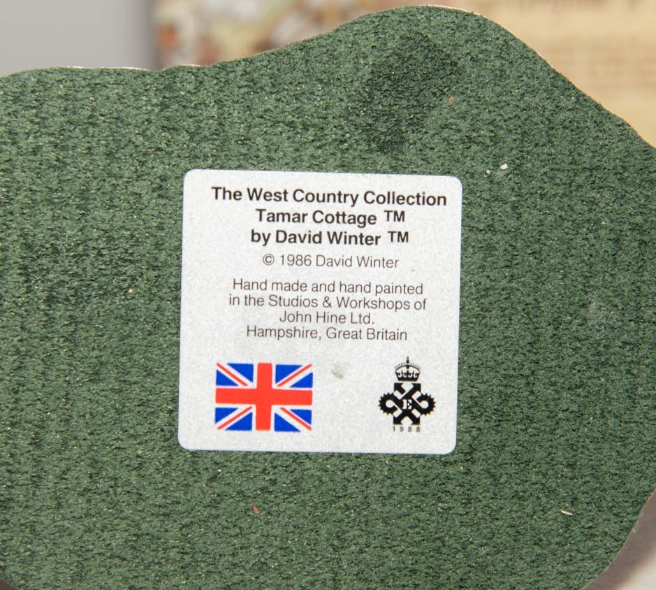 David Winter Cottages -1986 West Country Collection TAMAR COTTAGE w/ Box & COA