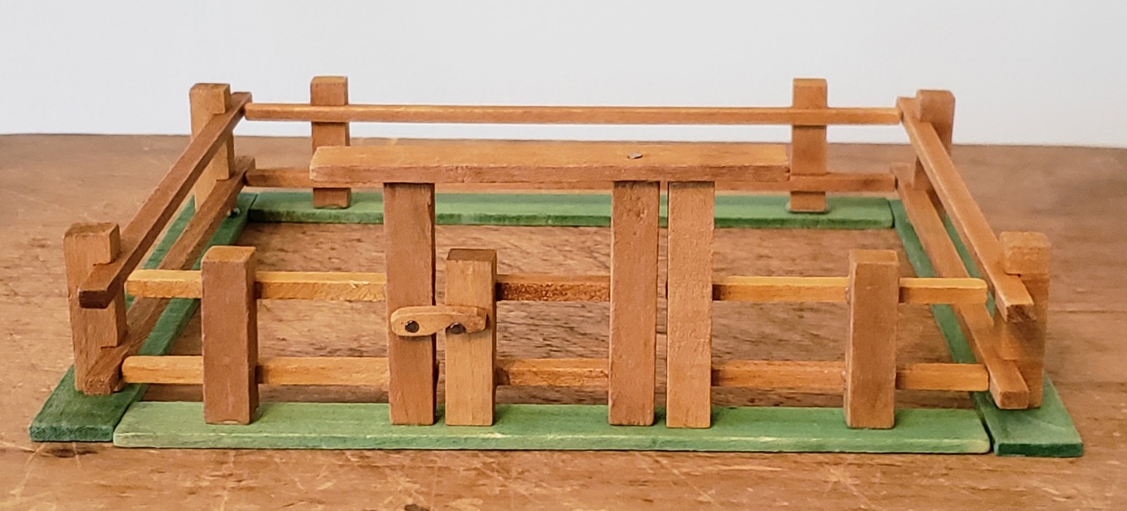 Vintage 4PC Wood TINY 6″W X 2″T Germany PUTZ Erzgebirge VILLAGE Christmas FENCE