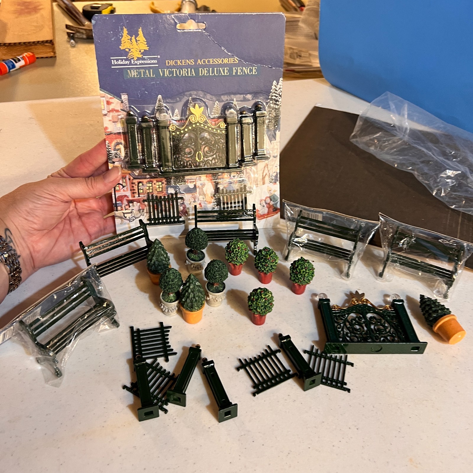 Dept 56 style Dickens Village 2 Wrought Iron Fence/Gate 5 park benches 9 bushes