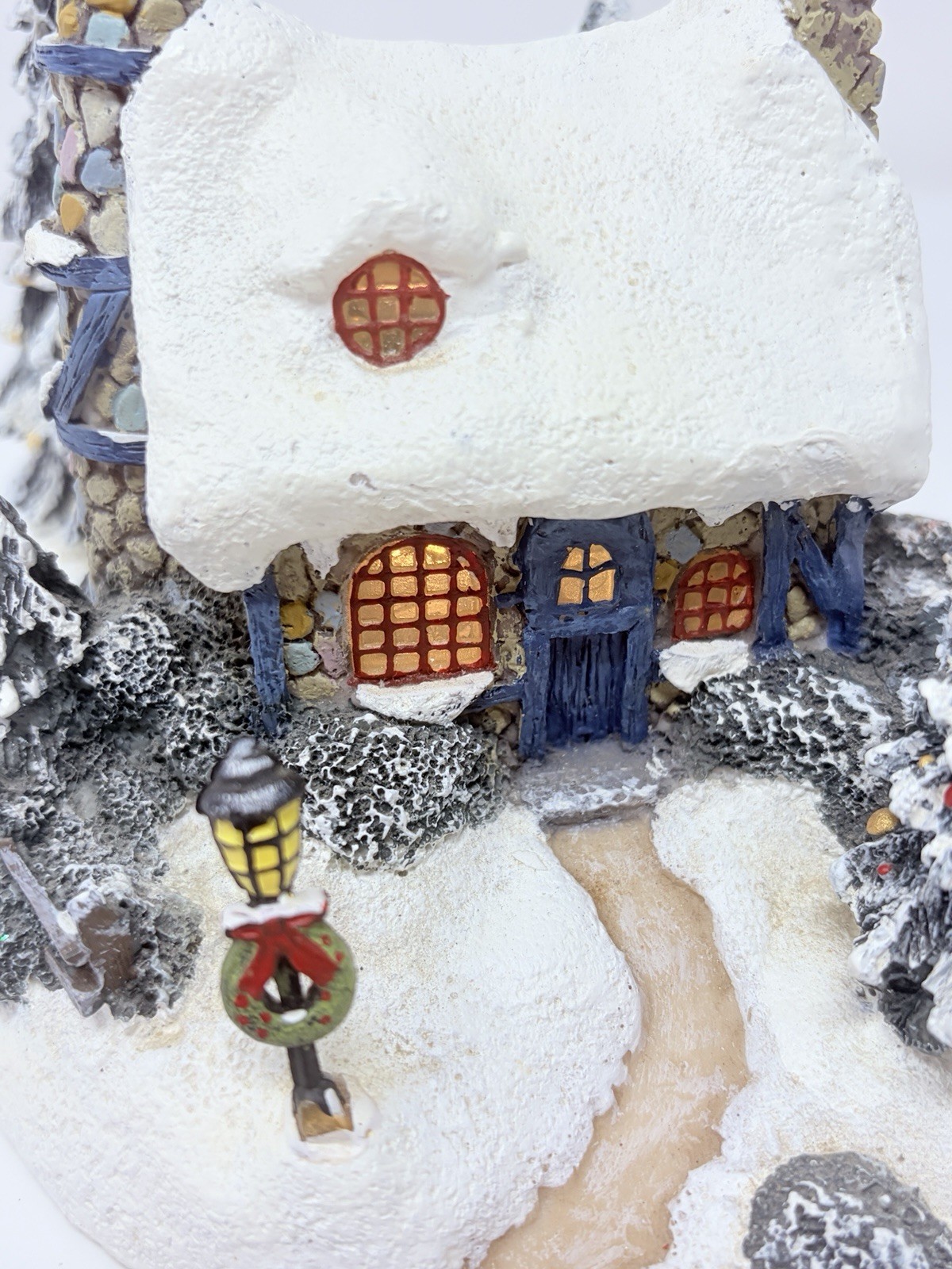 Thomas Kinkade Stonehearth Hutch Light Up Christmas Village House