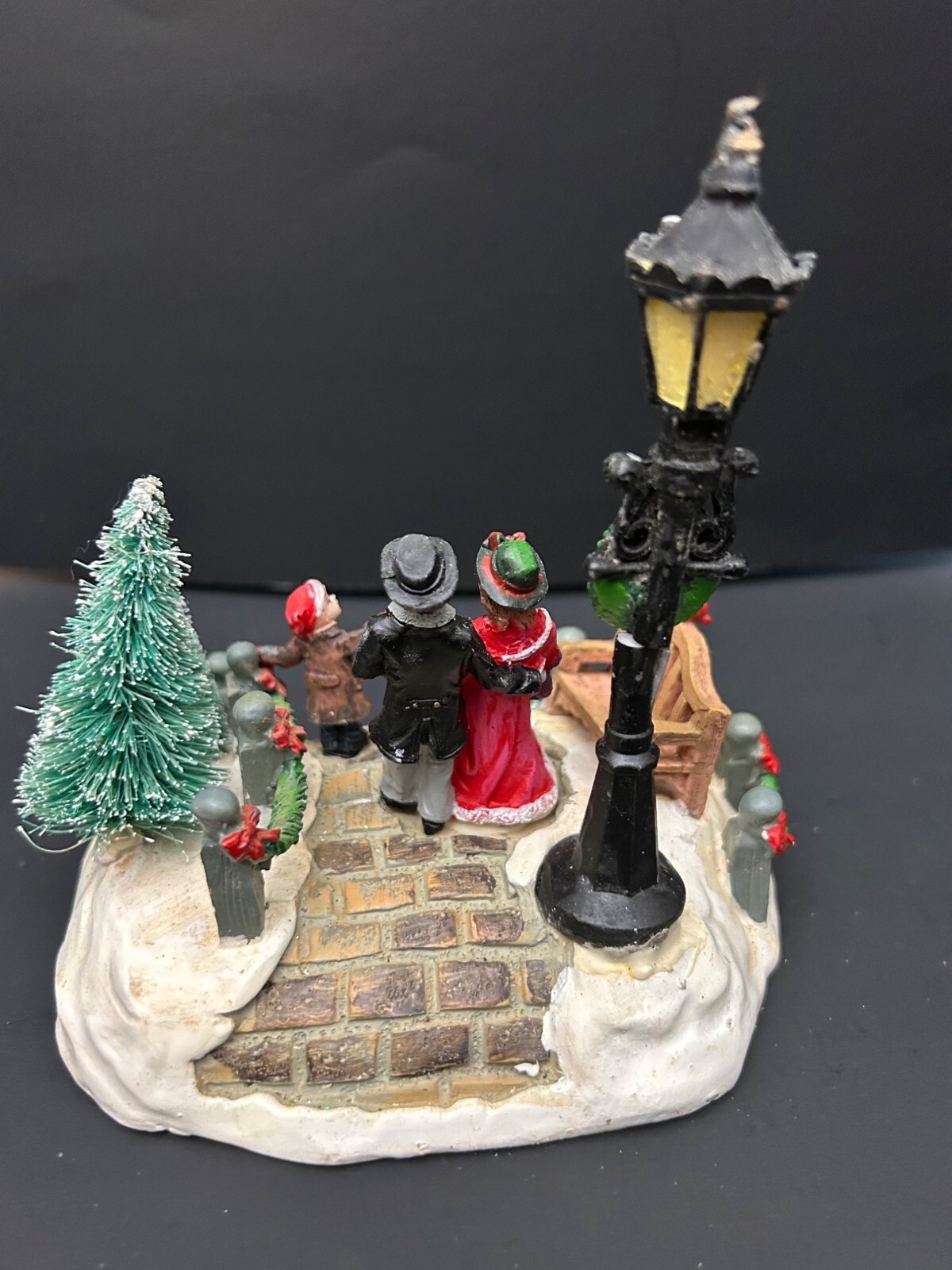 Department 18 Family In Park 2007 Vintage Collection Figurine Christmas Decor