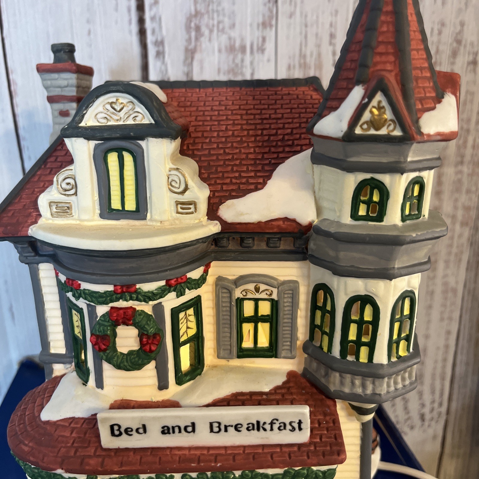 OWELL Heartland Bed And Breakfast Deluxe Porcelain Lighted House Limited Edition