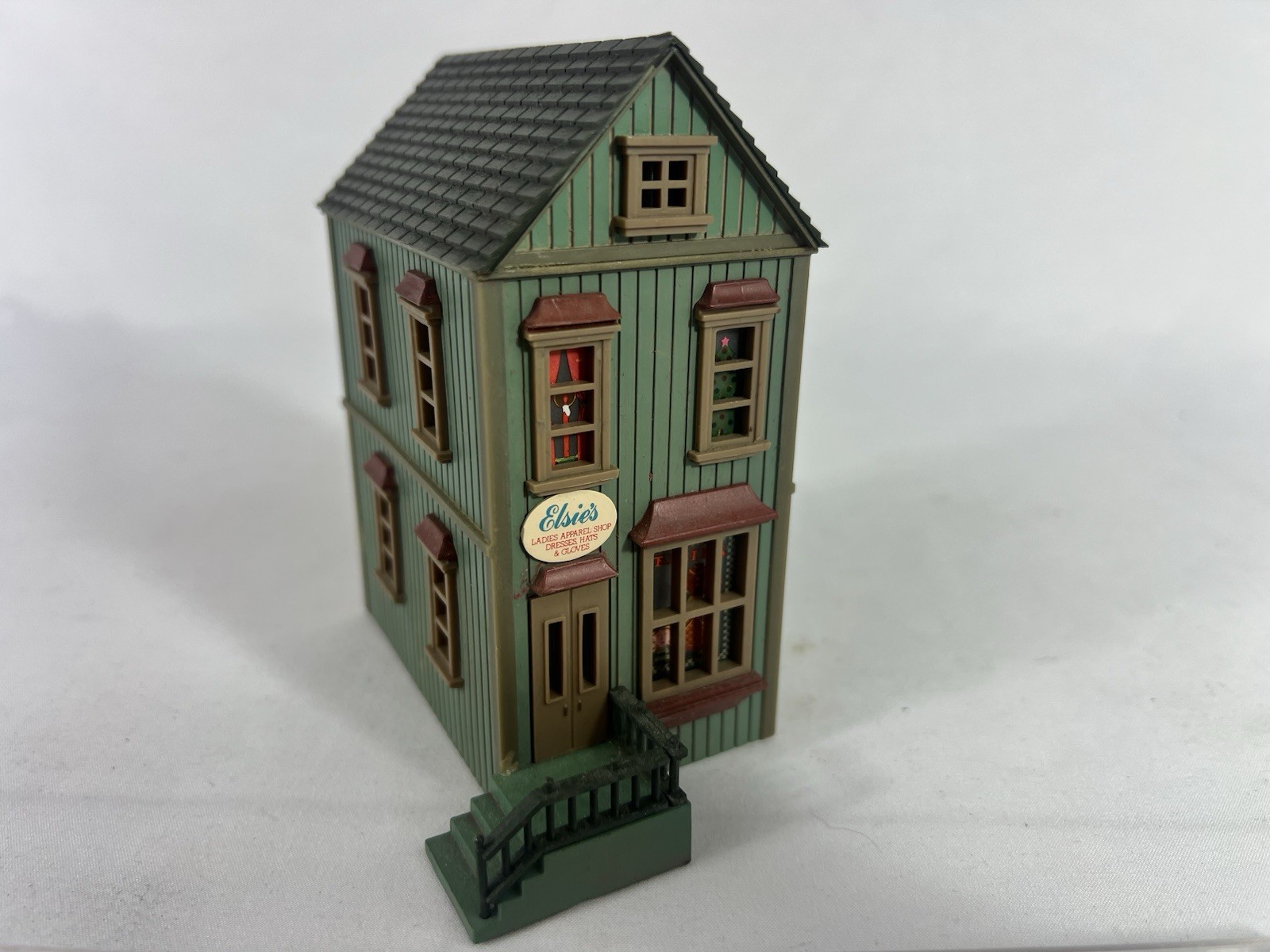 Vintage 1987 Enesco Pine Hollow Village Elsie’s Ladies Apparel W/Box And People
