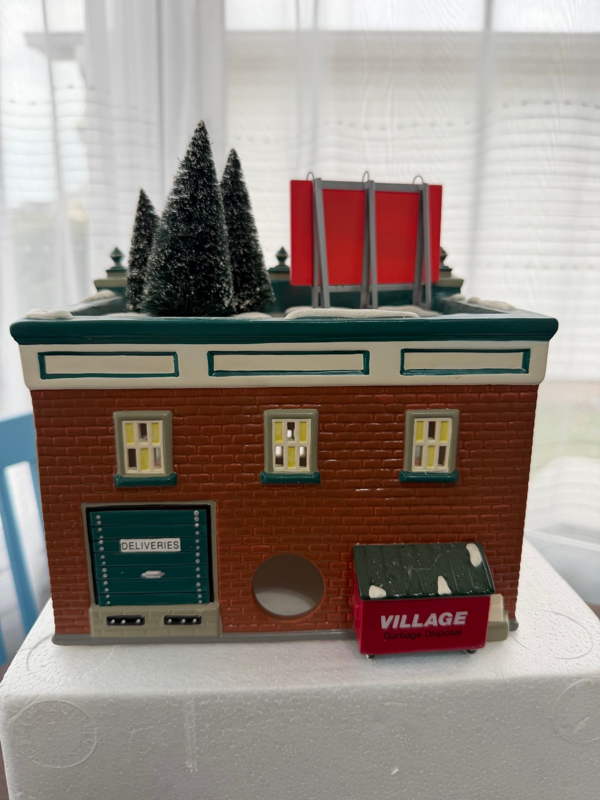Deptartment 56 Snow Village “Hershey’s Chocolate Shop” #54913 RETIRED