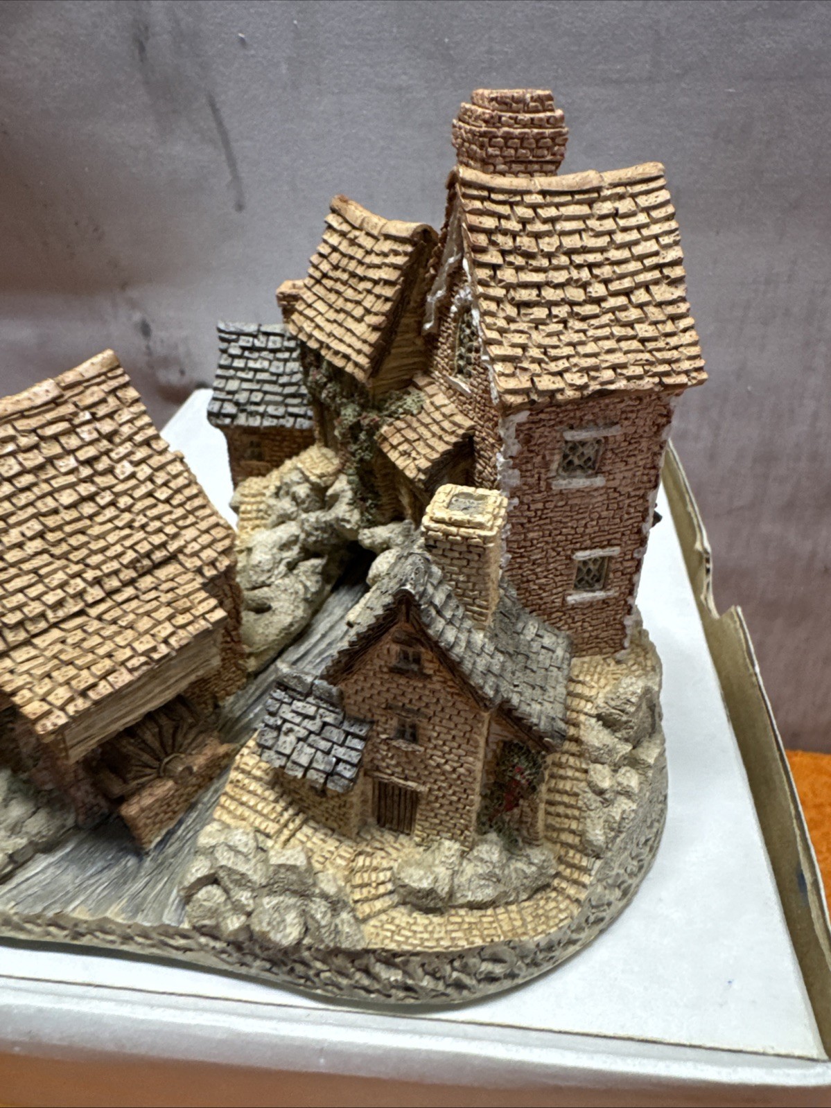 12-4 Vintage 1982 David Winter Cottages Brookside Hamlet Hand Painted Village