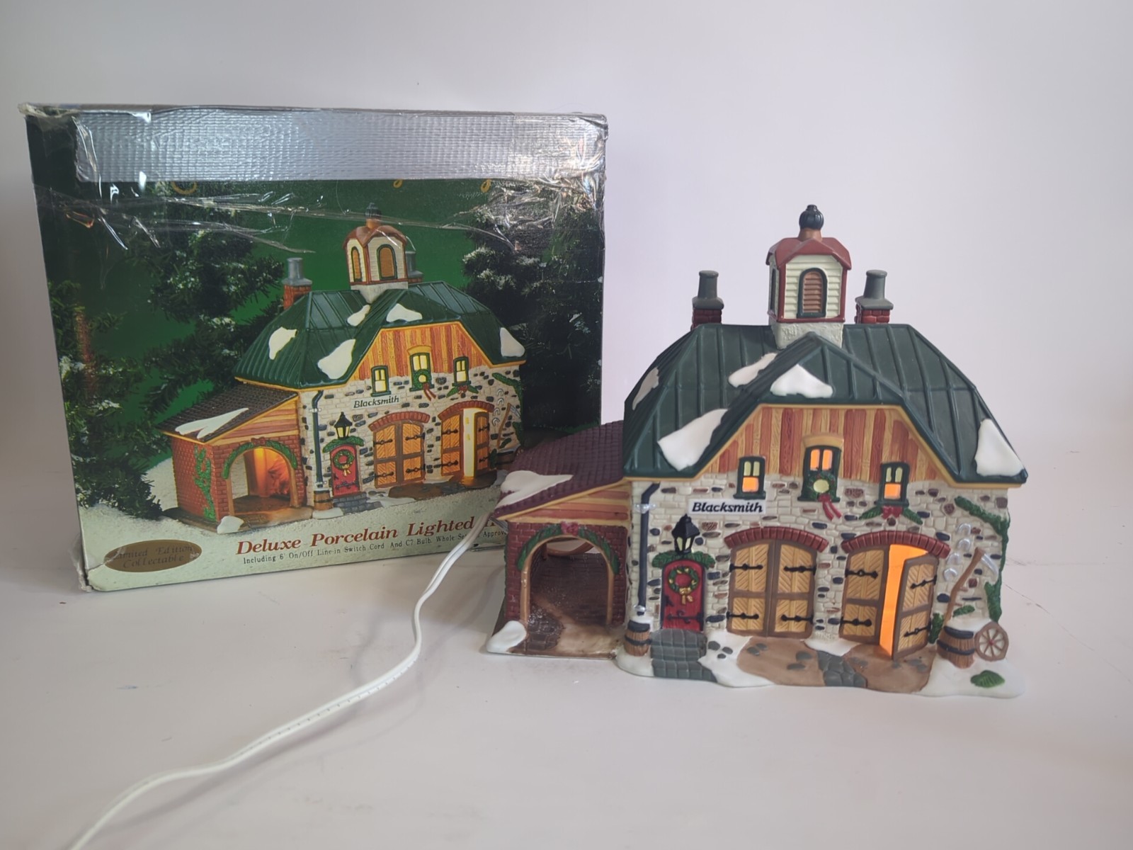 VTG 1998 O’Well Heartland Valley Village Lighted Christmas Blacksmith Shop C8