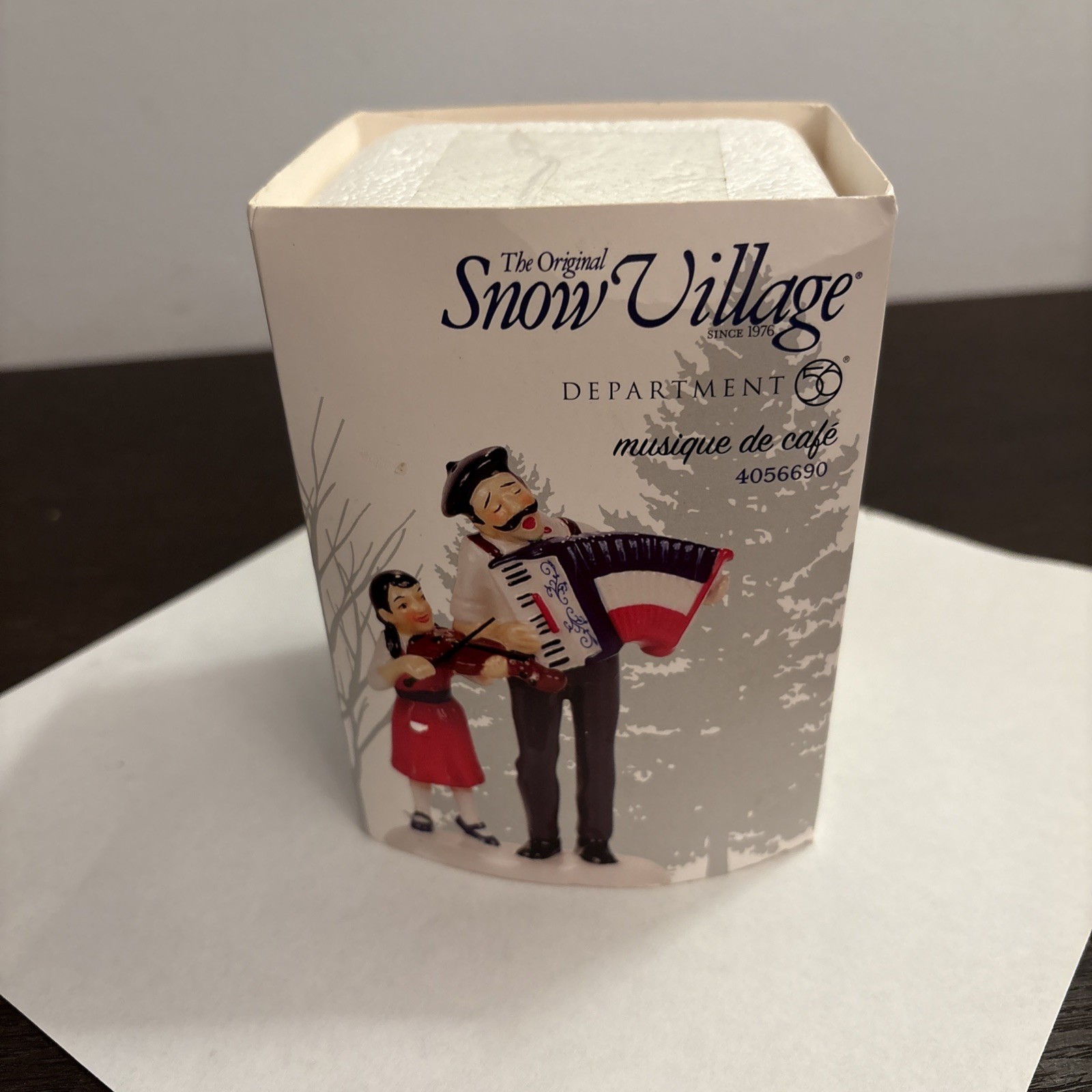 Department 56 Snow Village Musique De Cafe w/ Box – 4056690, 2017 Retired