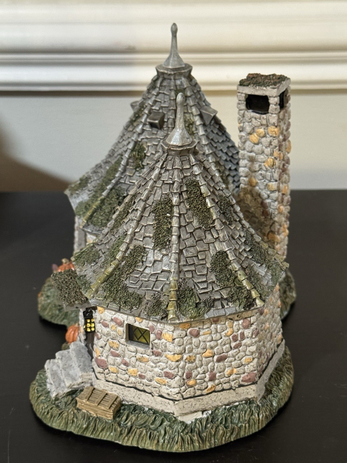 Harry Potter Village Department 56 Hagrid’s Hut & Buckbeak Figure-Retired & Rare