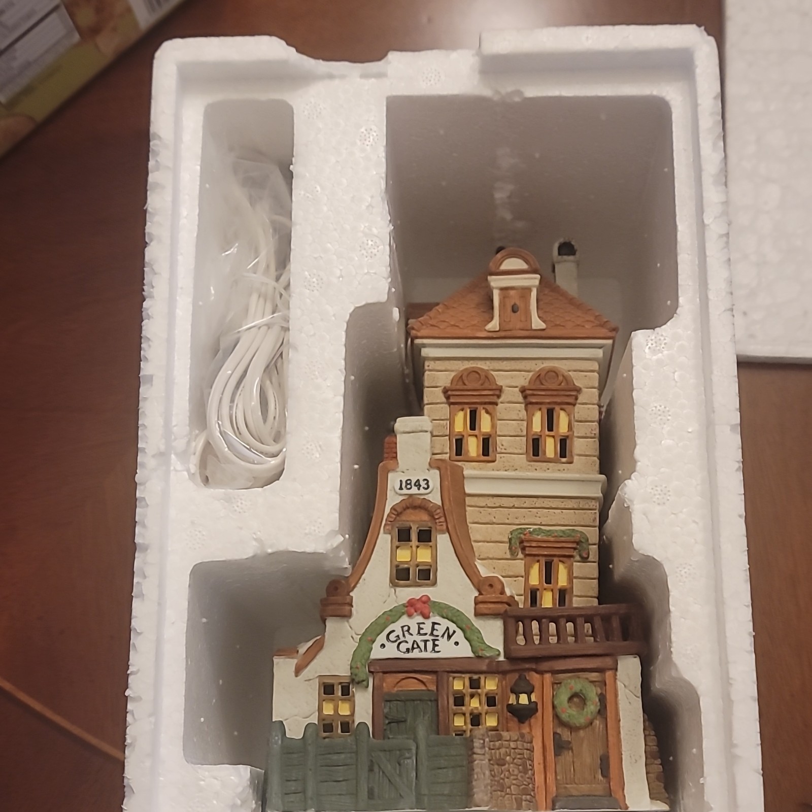 Department 56 Dickens’ Village Green Gate Cottage Lighted Hand Painted Boxed