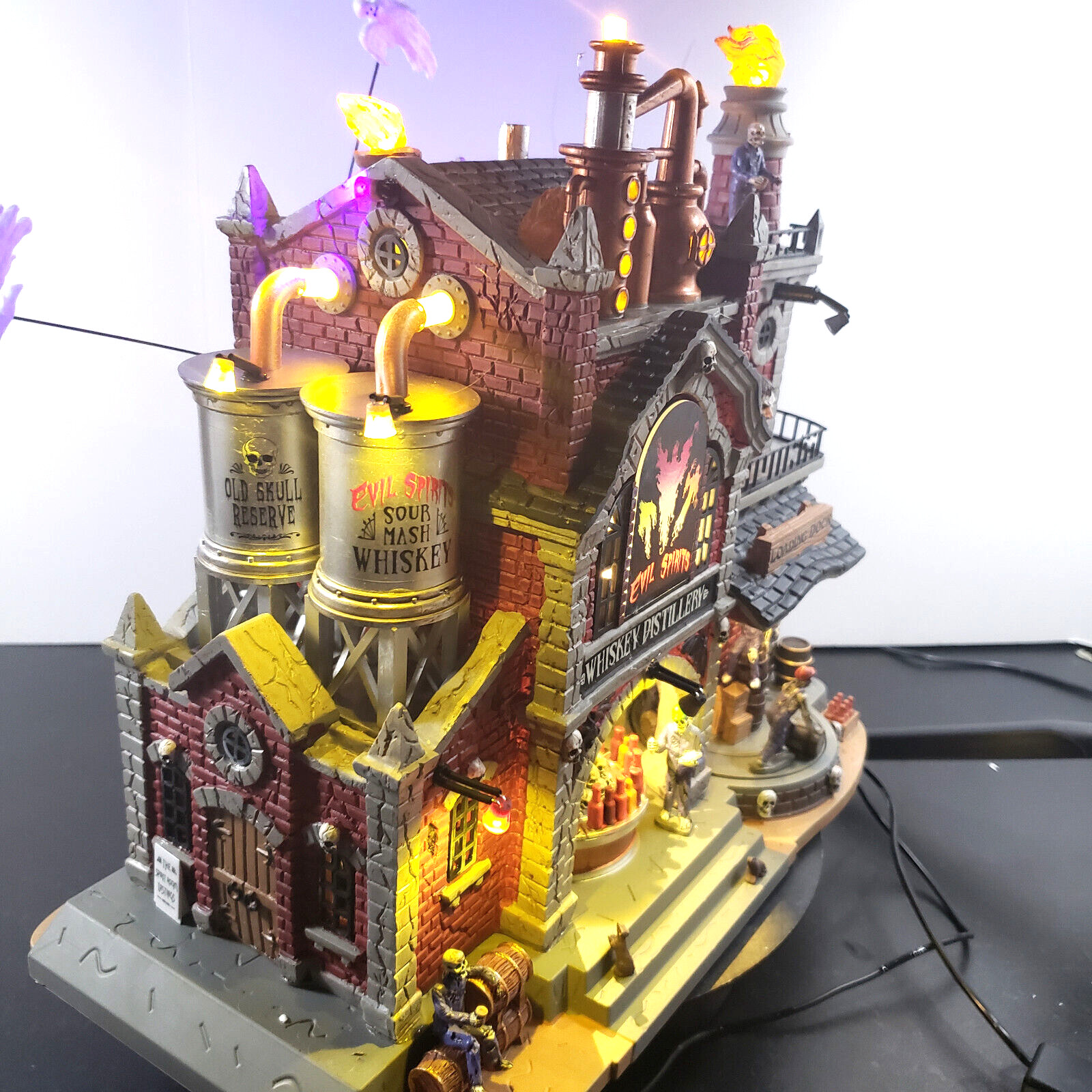 Lemax Spooky Town EVIL SPIRITS WHISKEY DISTILLERY Halloween Zombie 15723 VIDEO