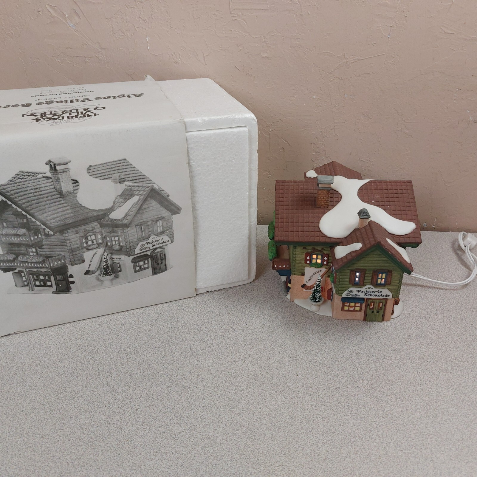 Dept 56 Alpine Village Sport Laden Lodge? Chocolate Shop 56120 Lighted VG w Box
