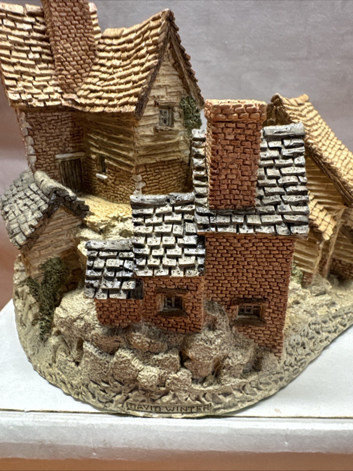 12-4 Vintage 1982 David Winter Cottages Brookside Hamlet Hand Painted Village
