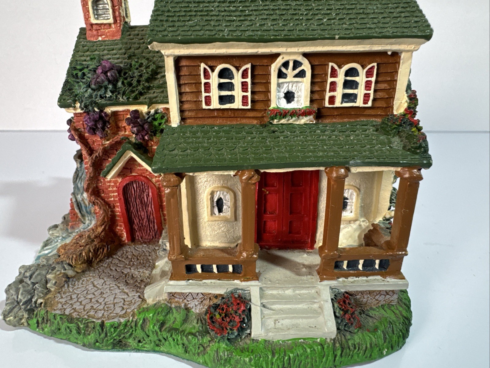 1995 Santa’s Best Water Wheel House Green Roof Christmas Village 4.25″