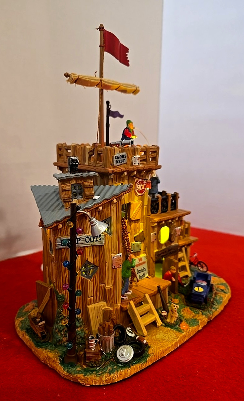 LEMAX DAVID’S FORT-LIGHTED HOLIDAY VILLAGE RETIRED MINT MINT COND. SEE PICS.