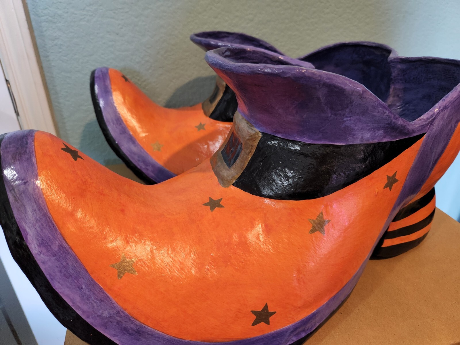 DEPT 56 Halloween HUGE Witchy Shoes 20.88561 Candy Bowl Rare HTF new NIB 16″