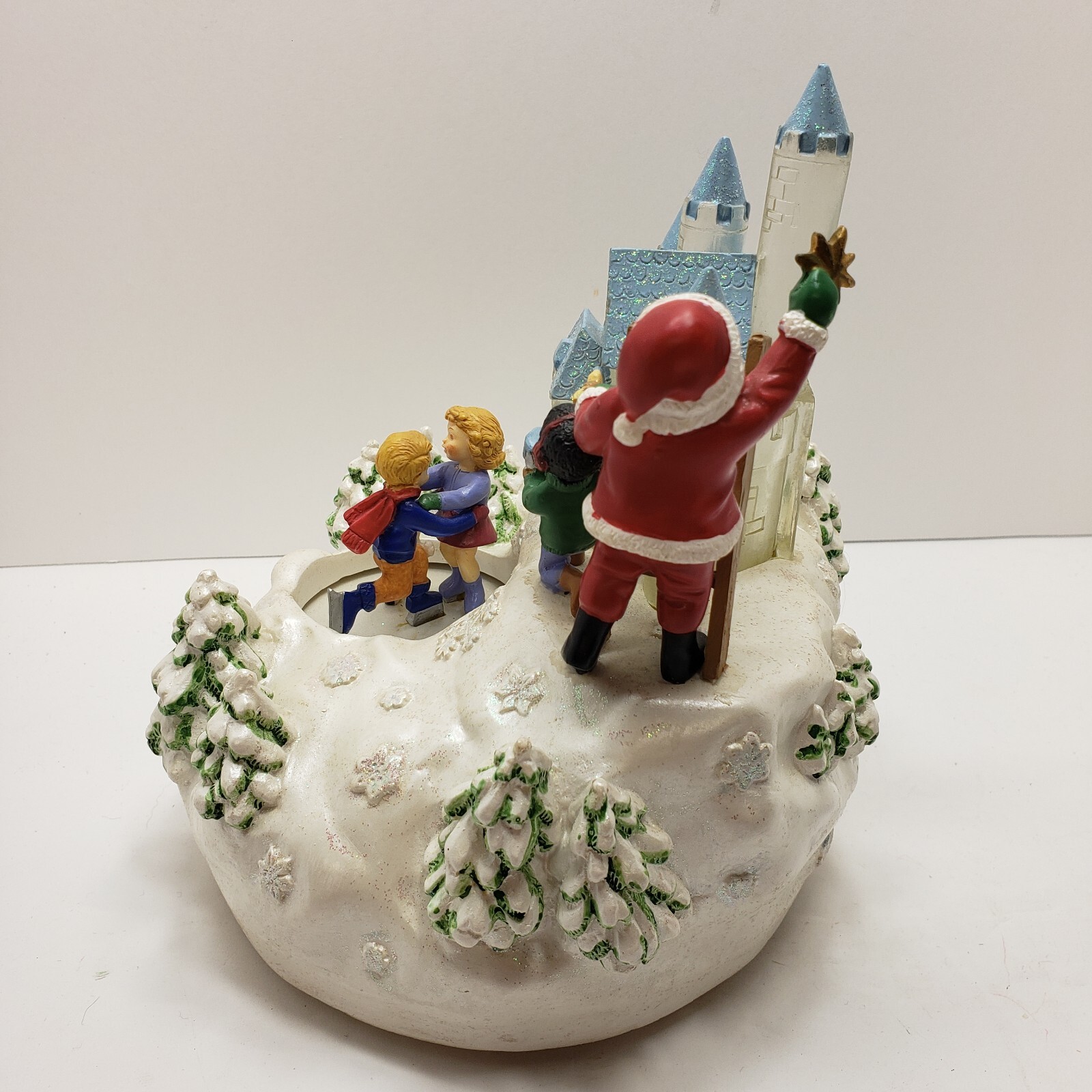 Animated Musical and Lighted Santa Ice Castle Wind Up Ice Skaters Puppy 7×6 inch