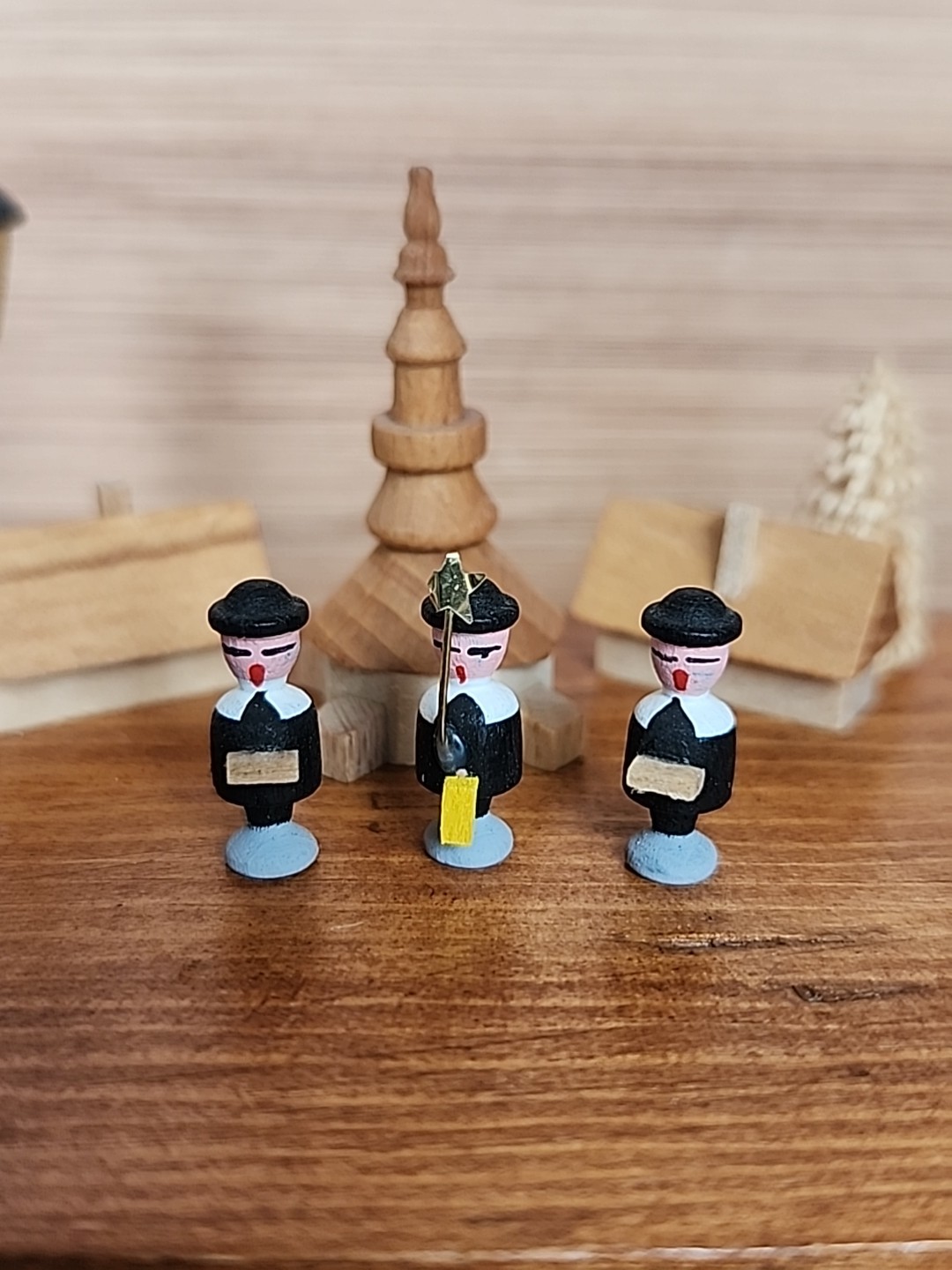 VINTAGE LOT miniature Seiffener Church with Tree, Houses, Carolers Christmas Set