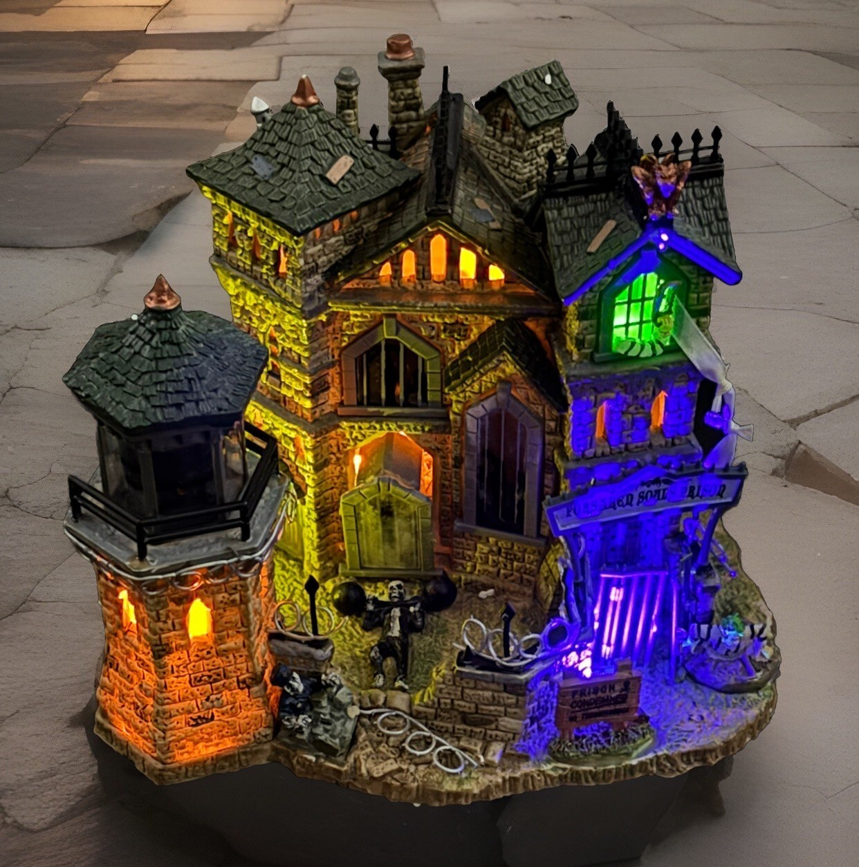 Lemax Spooky Town Halloween Village FORSAKEN SOULS Prison Jail Retired In Box