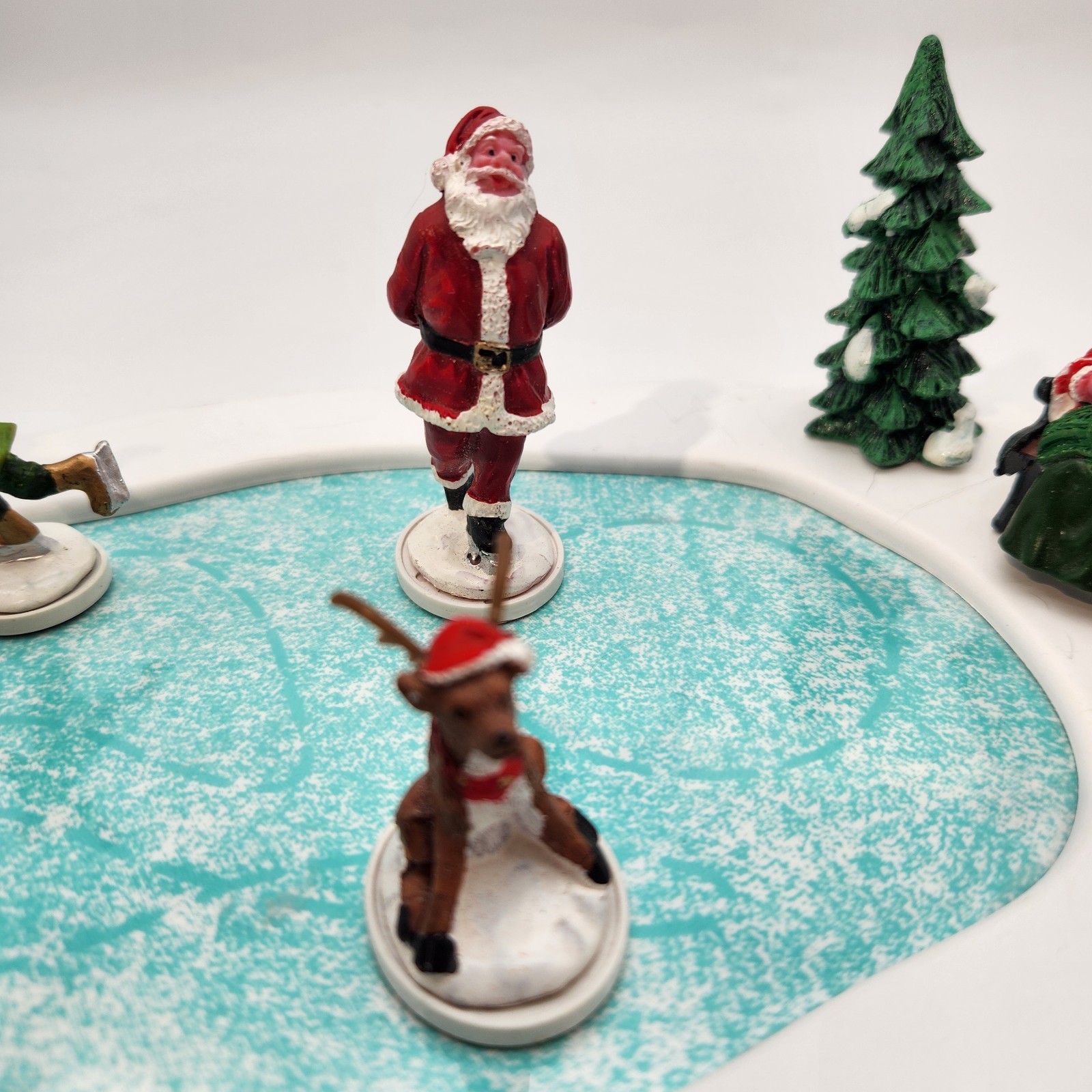 Lemax North Pole Ice Follies 2016 Santa’s Wonderland #64045 Skaters Glide On Ice