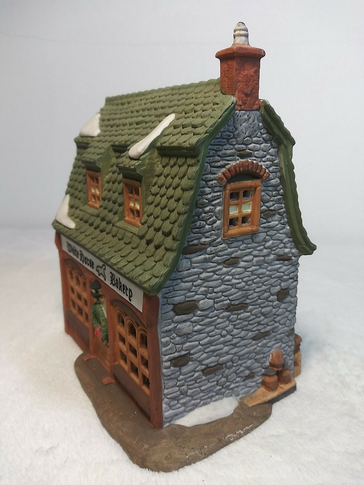 1988 Dickens Christmas Village Series White Horse Bakery Dept 56 -CHIPPED-