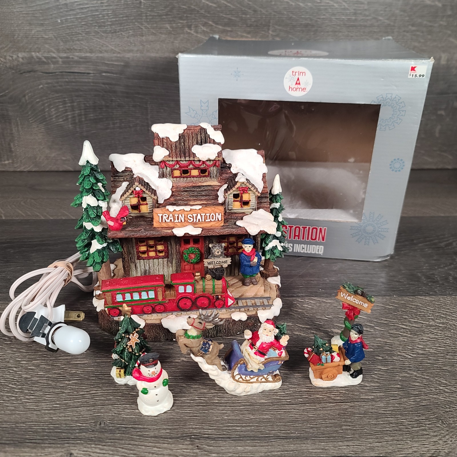 Vintage Trim A Home Christmas Lighted Train Station with 5 Accessories/Figures