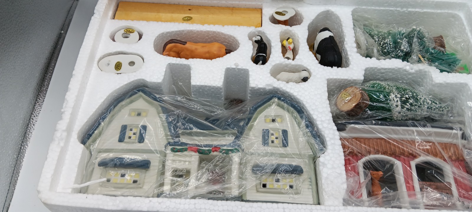 Holiday Time: 16-Piece Porcelain Country Farm Set; Vintage Village; #P4950; NOS