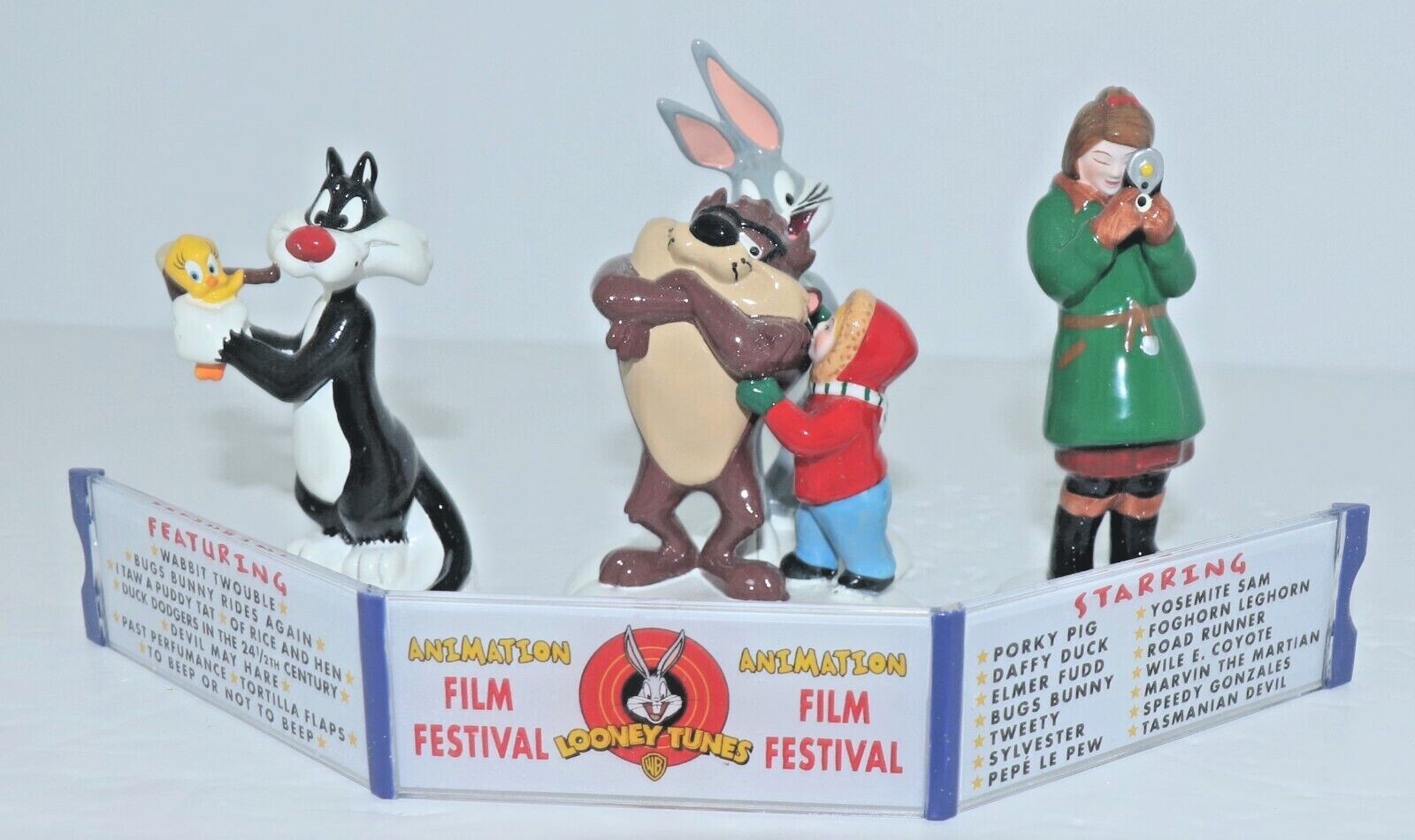 DEPT 56 SNOW VILLAGE ACCESSORIES “LOONEY TUNES FILM FESTIVAL” #LT21U RETIRED NIB