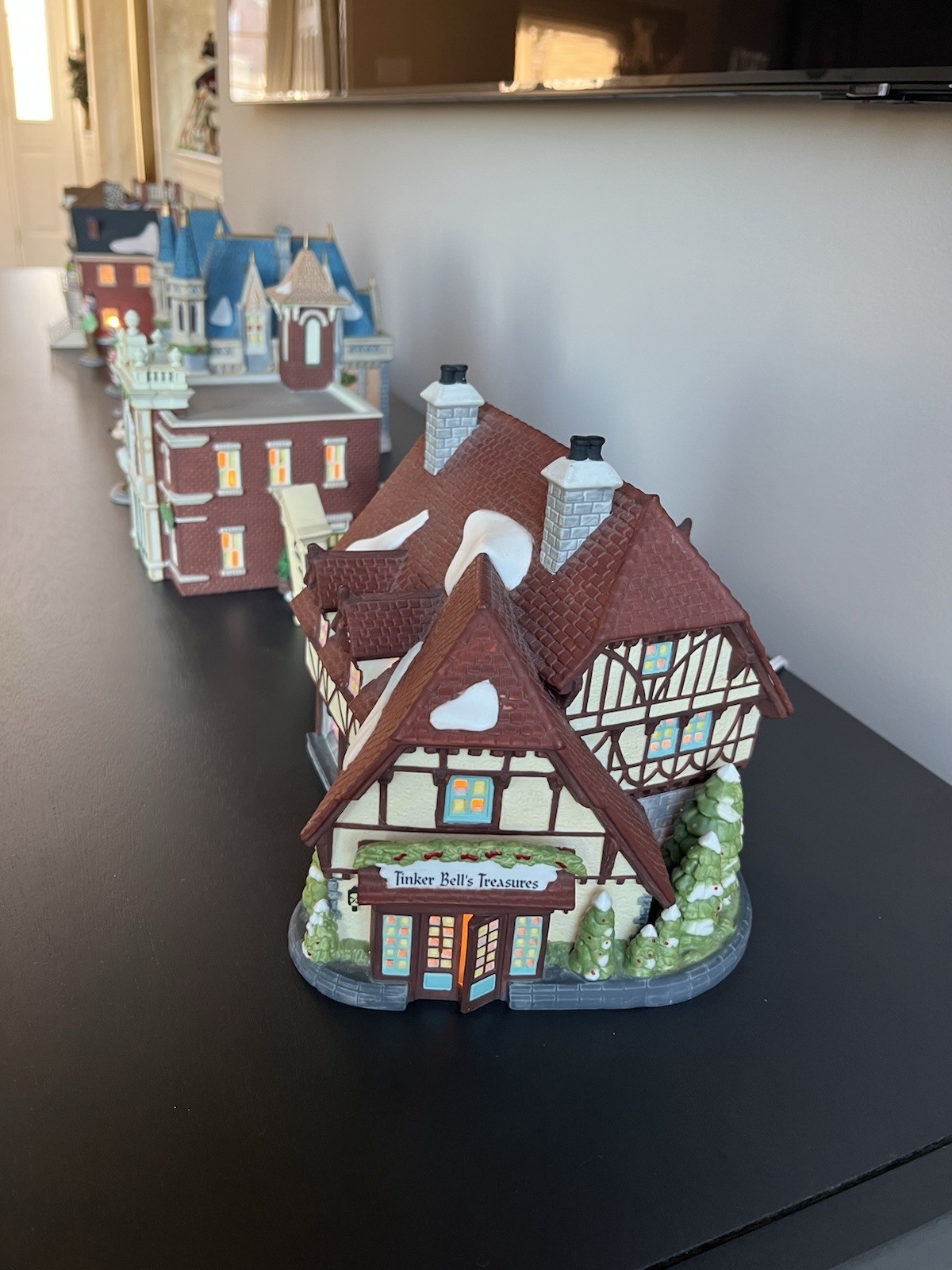 NIB DEPARTMENT 56 DISNEY PARKS Village Heritage Set, Tinkerbell, Silversmith