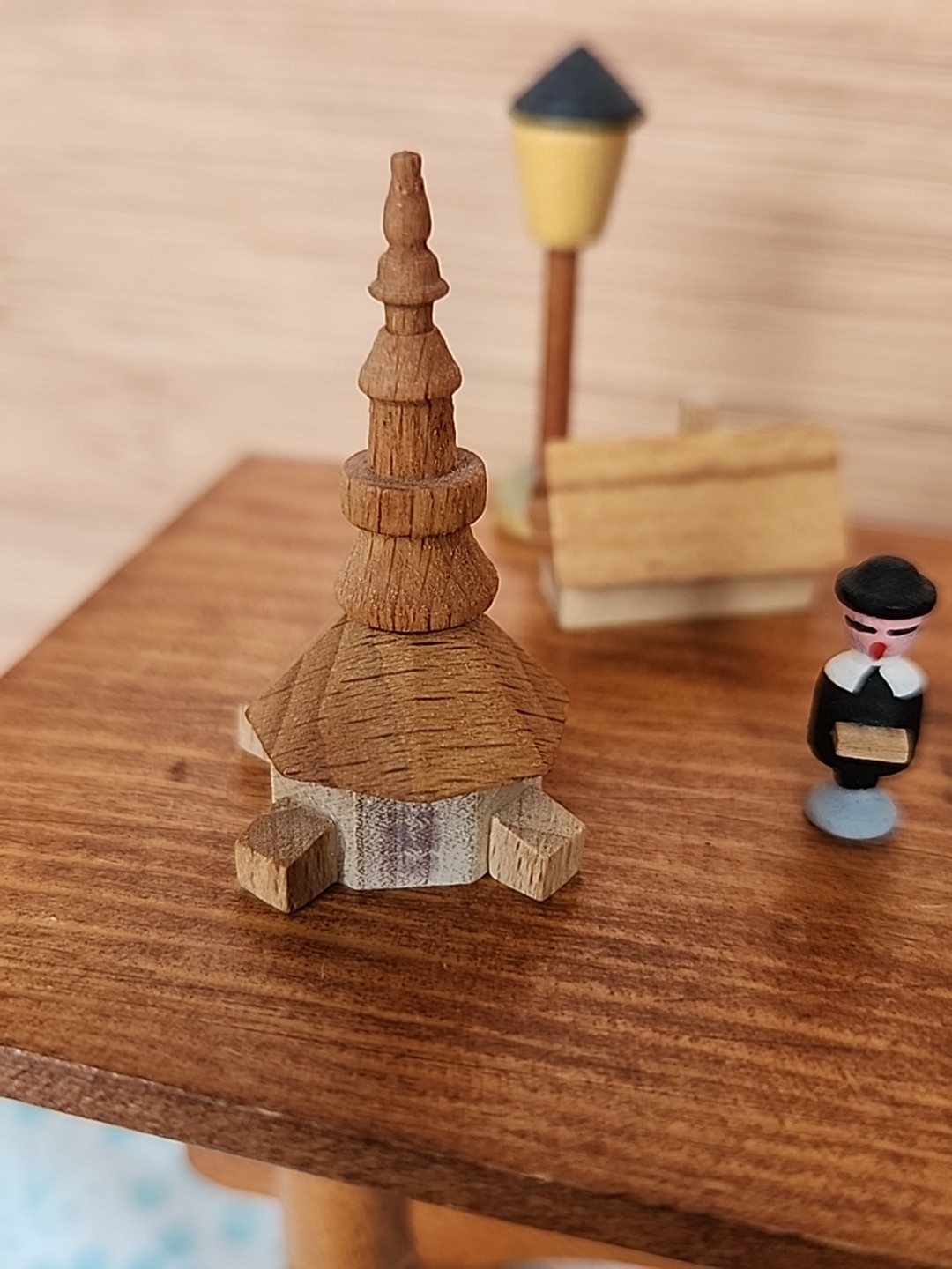VINTAGE LOT miniature Seiffener Church with Tree, Houses, Carolers Christmas Set