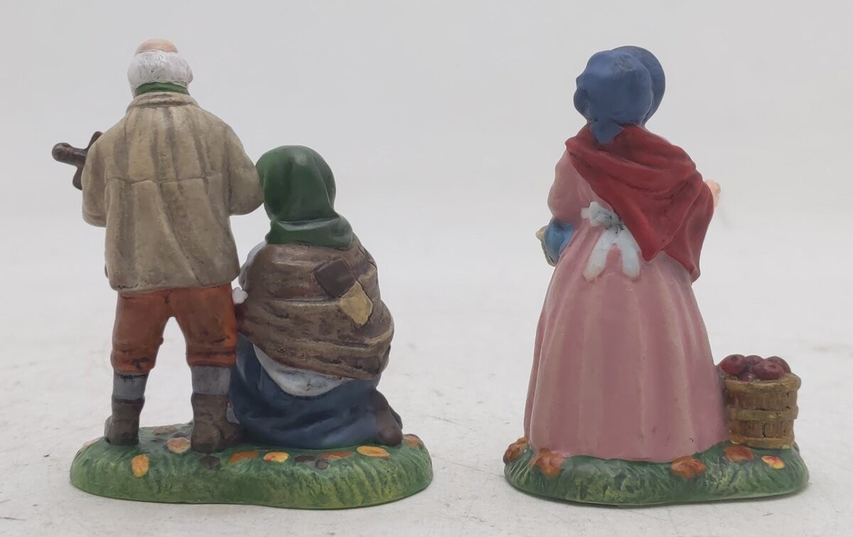 Dept 56 56.58412 Dickens Village All Hollow’s Eve “Begging For Soul Cakes” EX