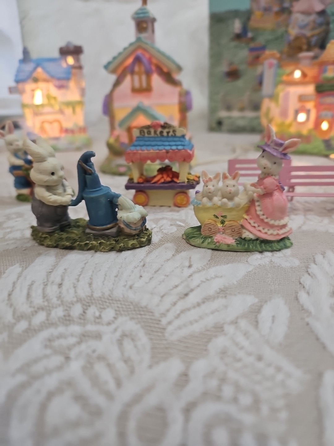 Vintage Easter Village Bunny Towne House Porcelain 21 Piece Lighted Complete