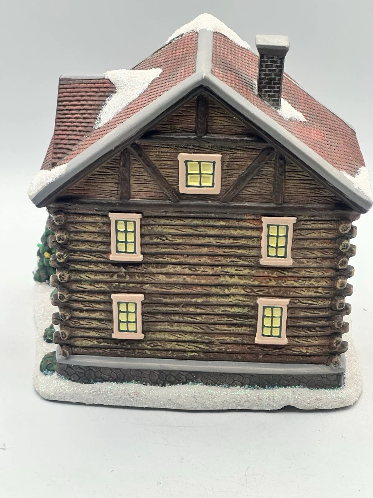 ST. NICHOLAS SQUARE CHRISTMAS VILLAGE HOUSE – 2016 LOG CABIN (LOOK IN THE WINDOW