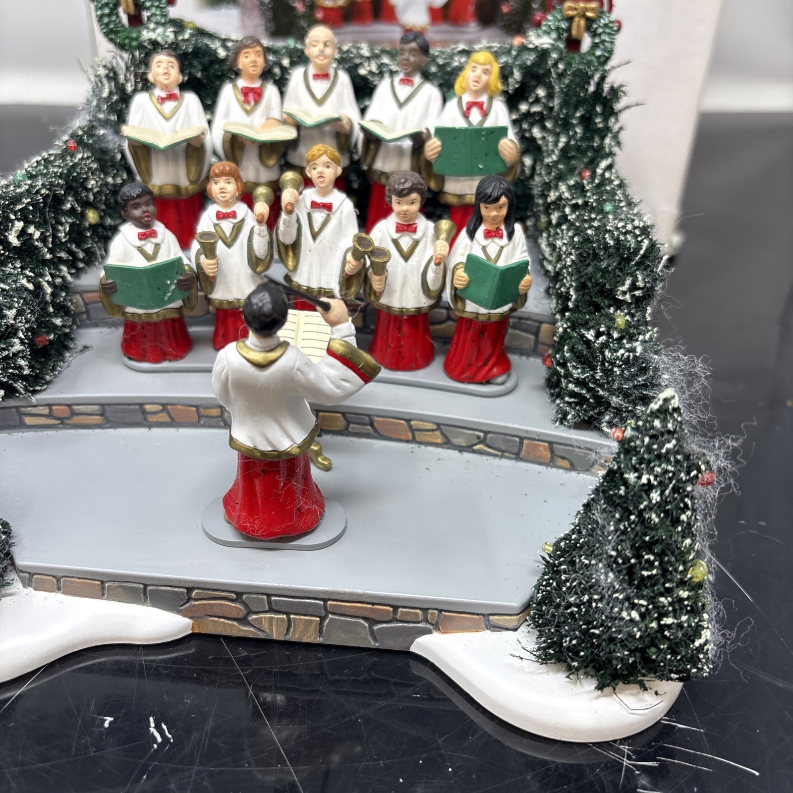 Dept 56 56.52505 Village Animated “Holiday Singers” (no Cord)