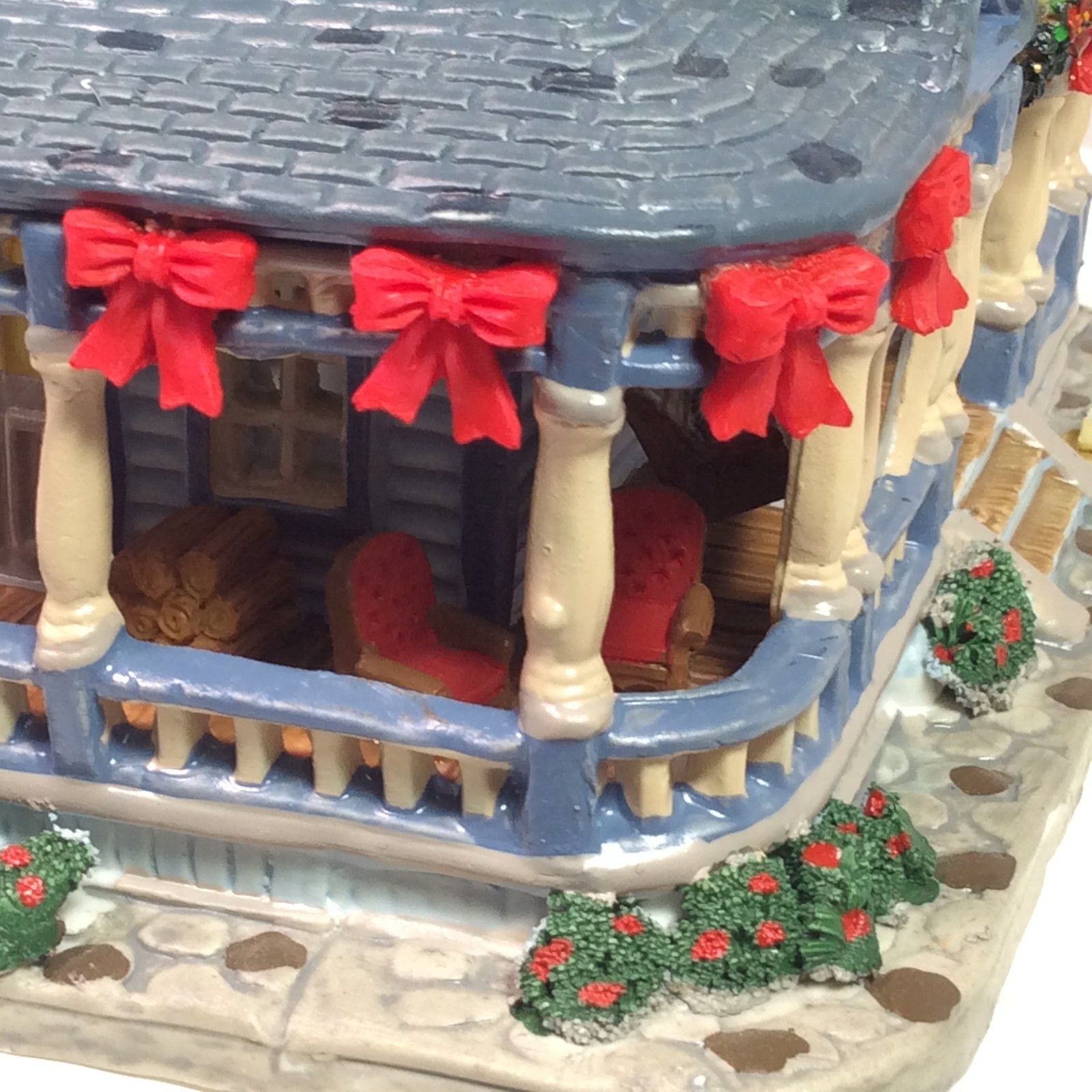 2004 LEMAX Coventry Cove Village Lighted “BENSEN HOUSE” #45116