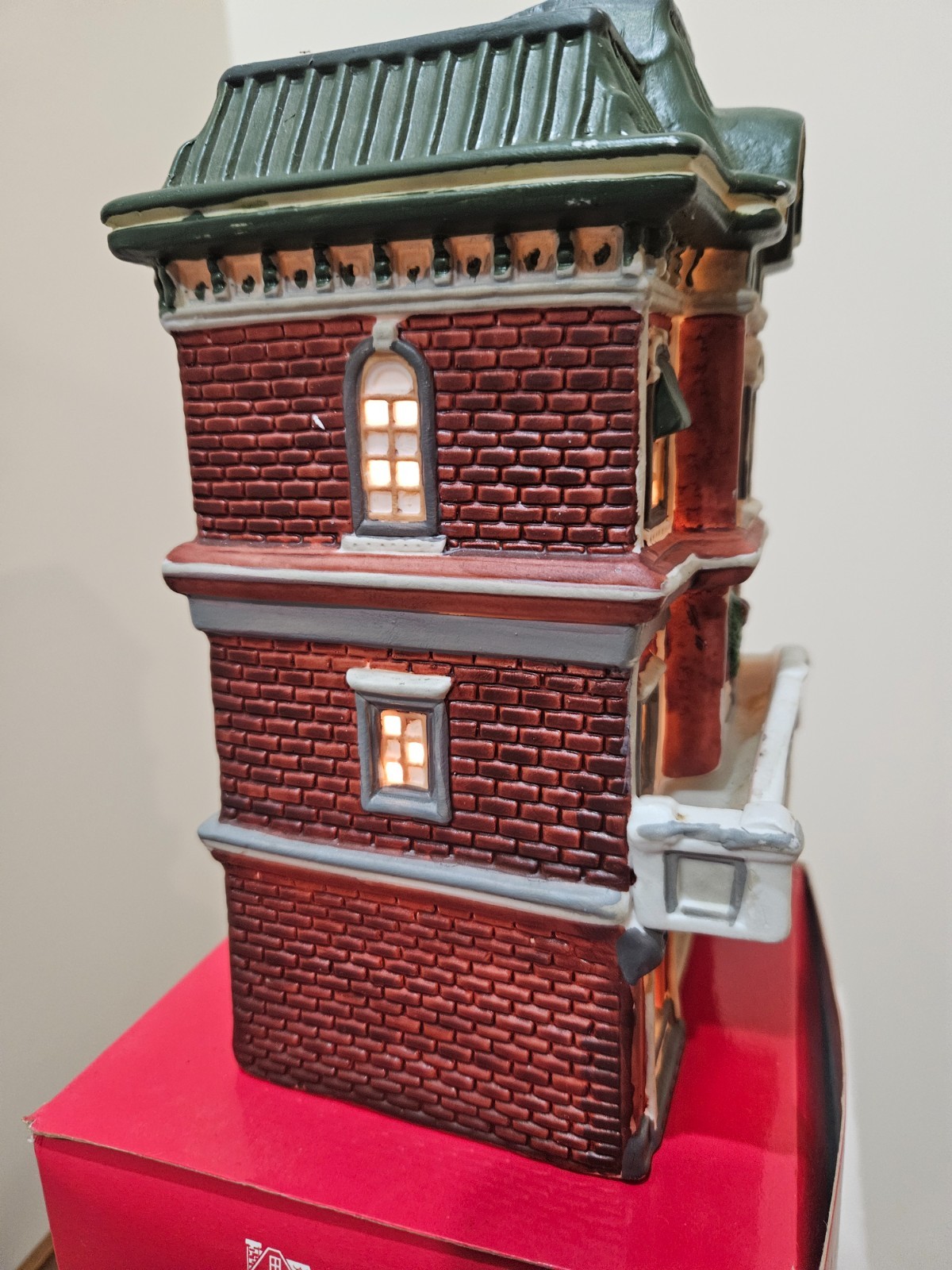Dickens Collectibles Towne Series Royal Theatre 1994 Hand-Painted Lighted Box