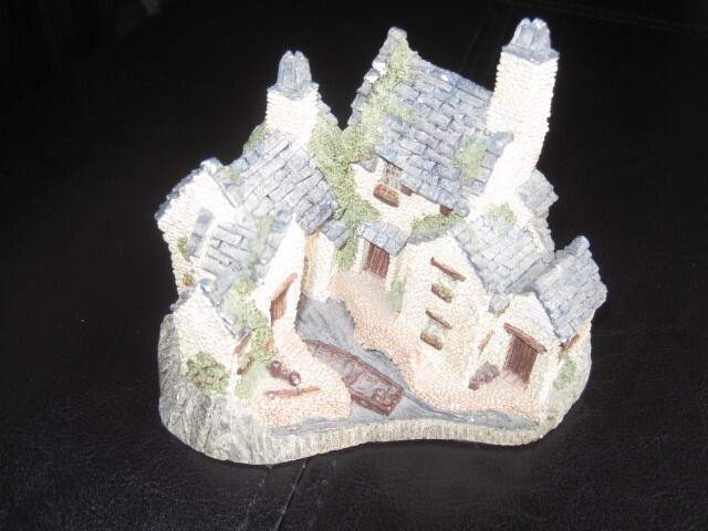 David Winter Cottages FISHERMANS WHARF 1983 John Hine Vintage 4″ Tall Figurine