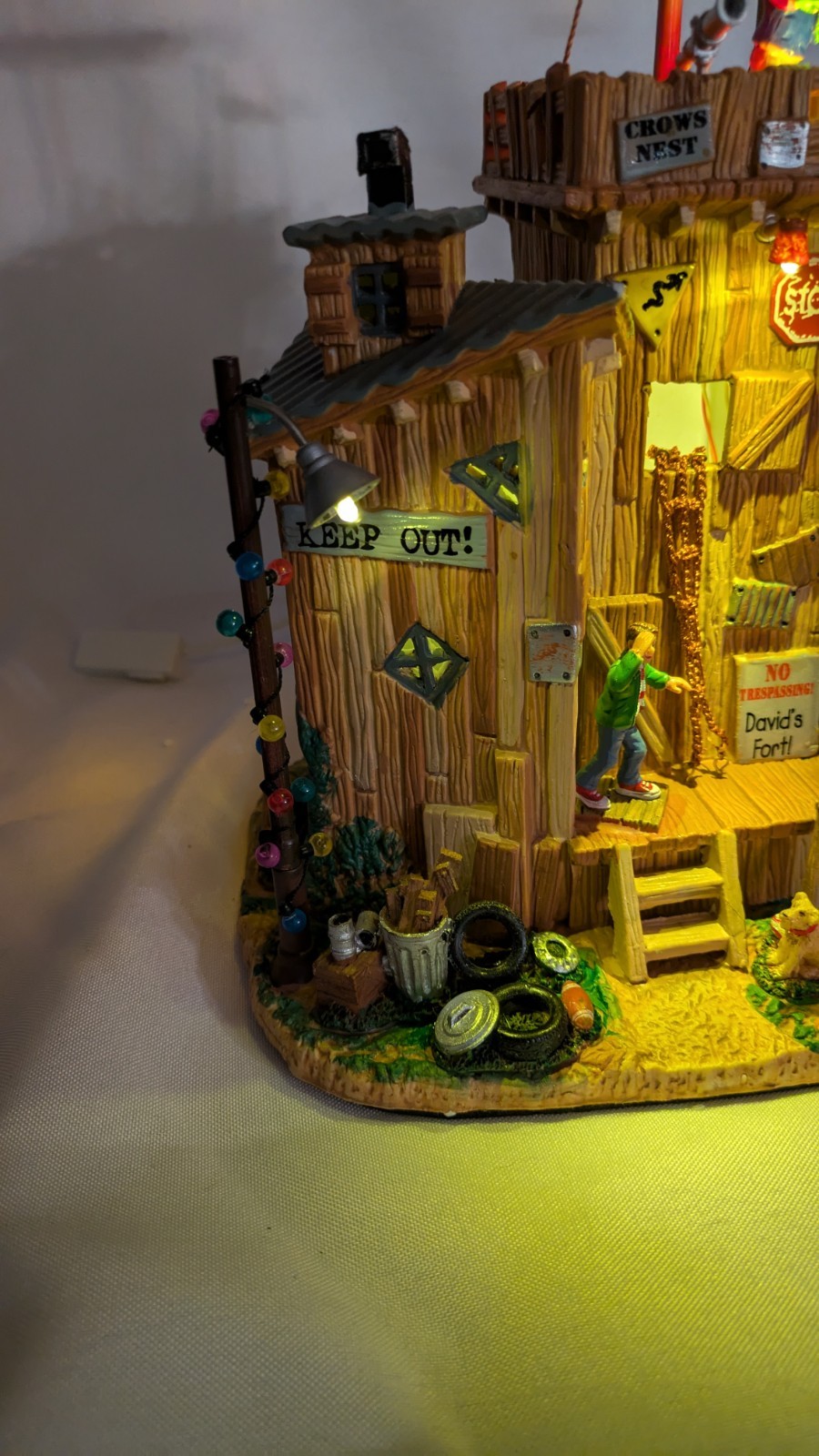 2010 LEMAX Signature Collection Christmas Holiday Village David’s Fort #04218