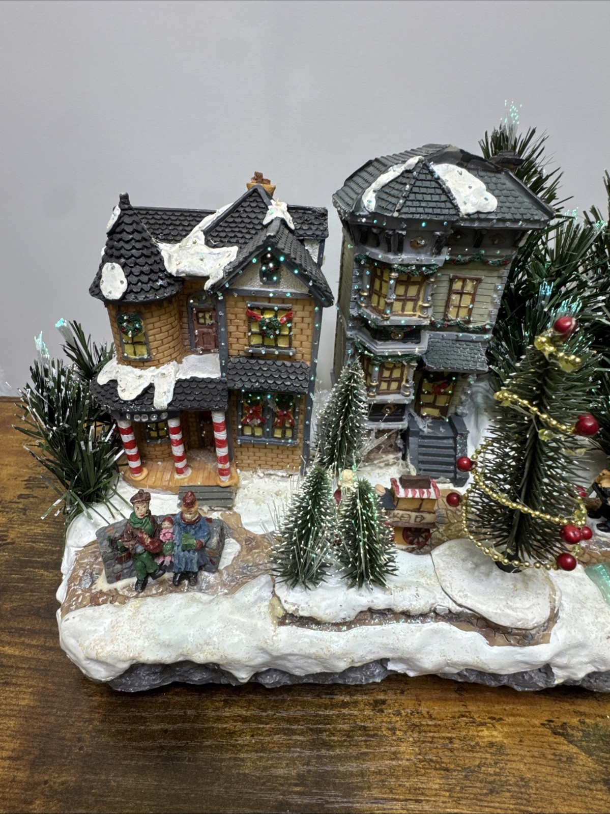 Puleo 8.5″ Animated Christmas Village Fiber Optic Color Changing Lights 0127034R