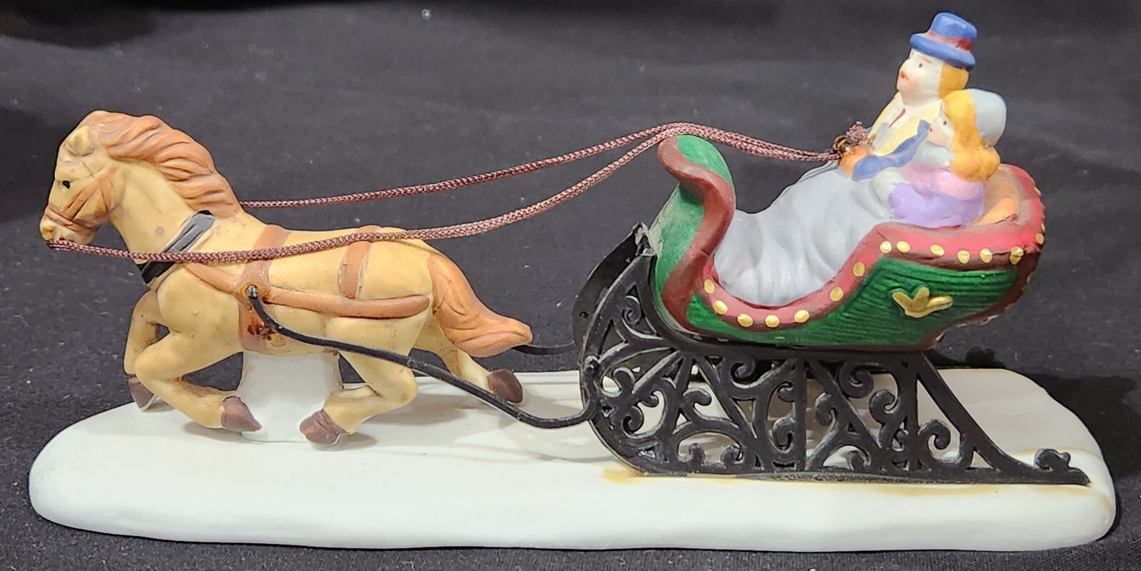Lemax COZY SLEIGH RIDE Christmas Village figure horse drawn carriage #53158 1995