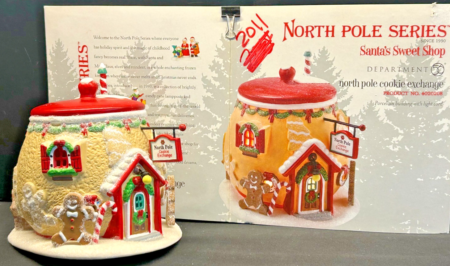 🎄🎄Dept 56 4020208 North Pole Cookie Exchange Santa’s Sweet Shop