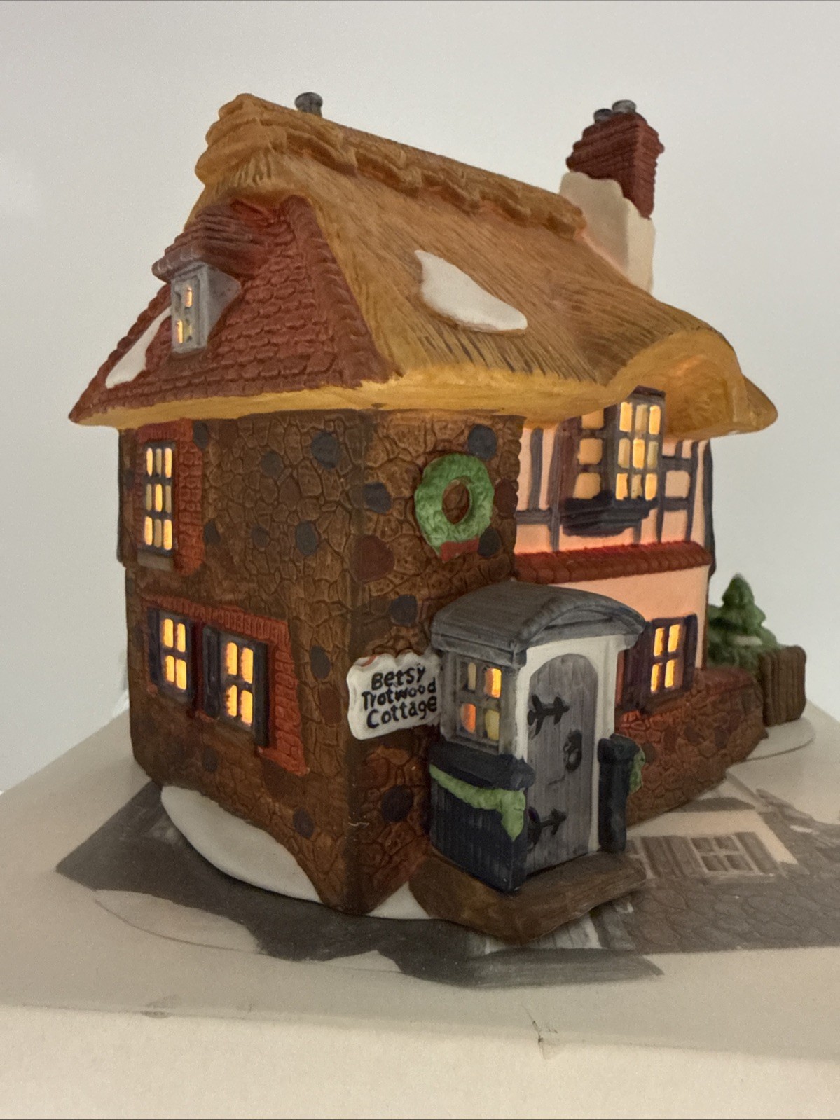 Dept 56 Dickens Village Betsy Trotwood’s Cottage 1989 Lighted Building w/ Box