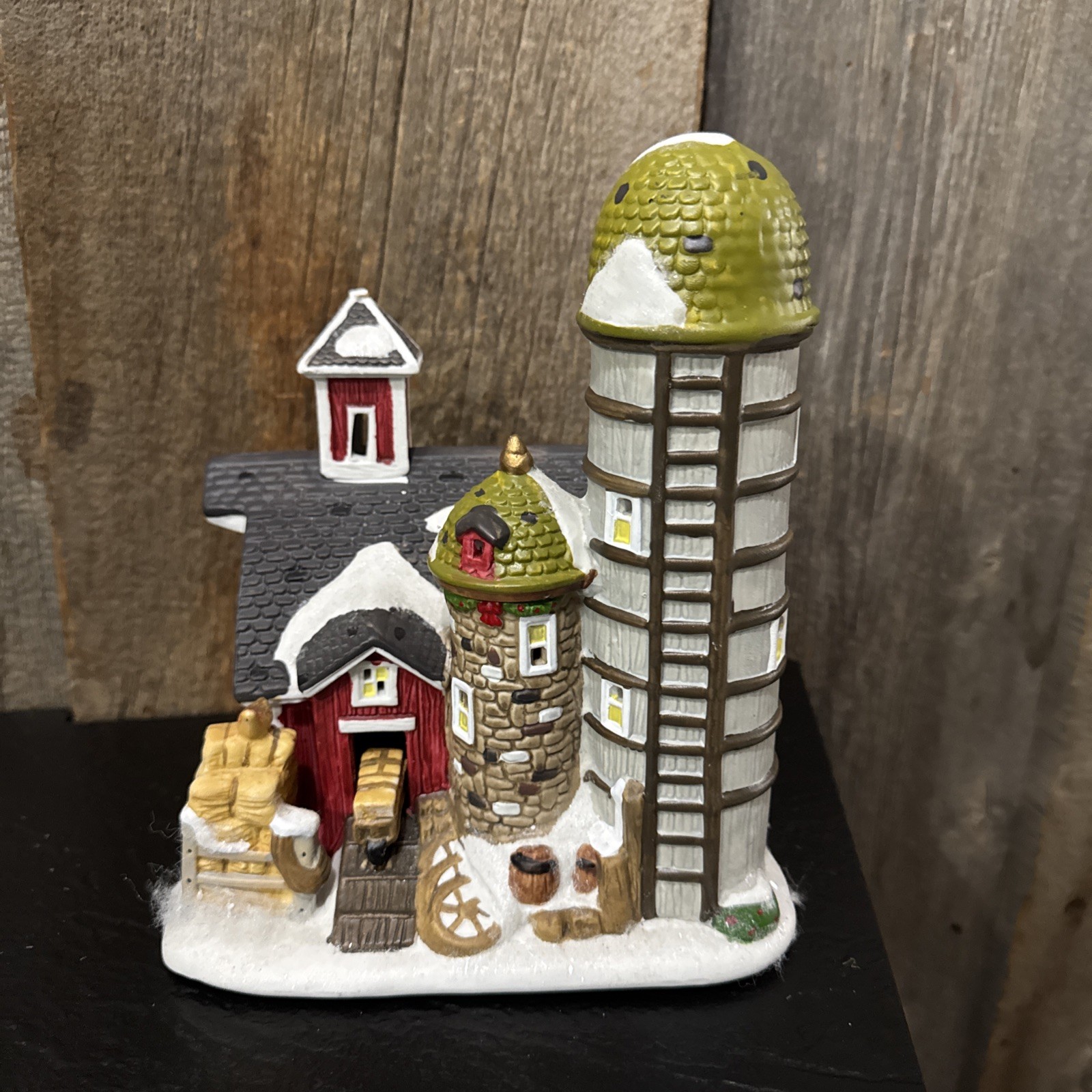 2015 LEMAX Enchanted Forest Christmas “RED BARN” #90374