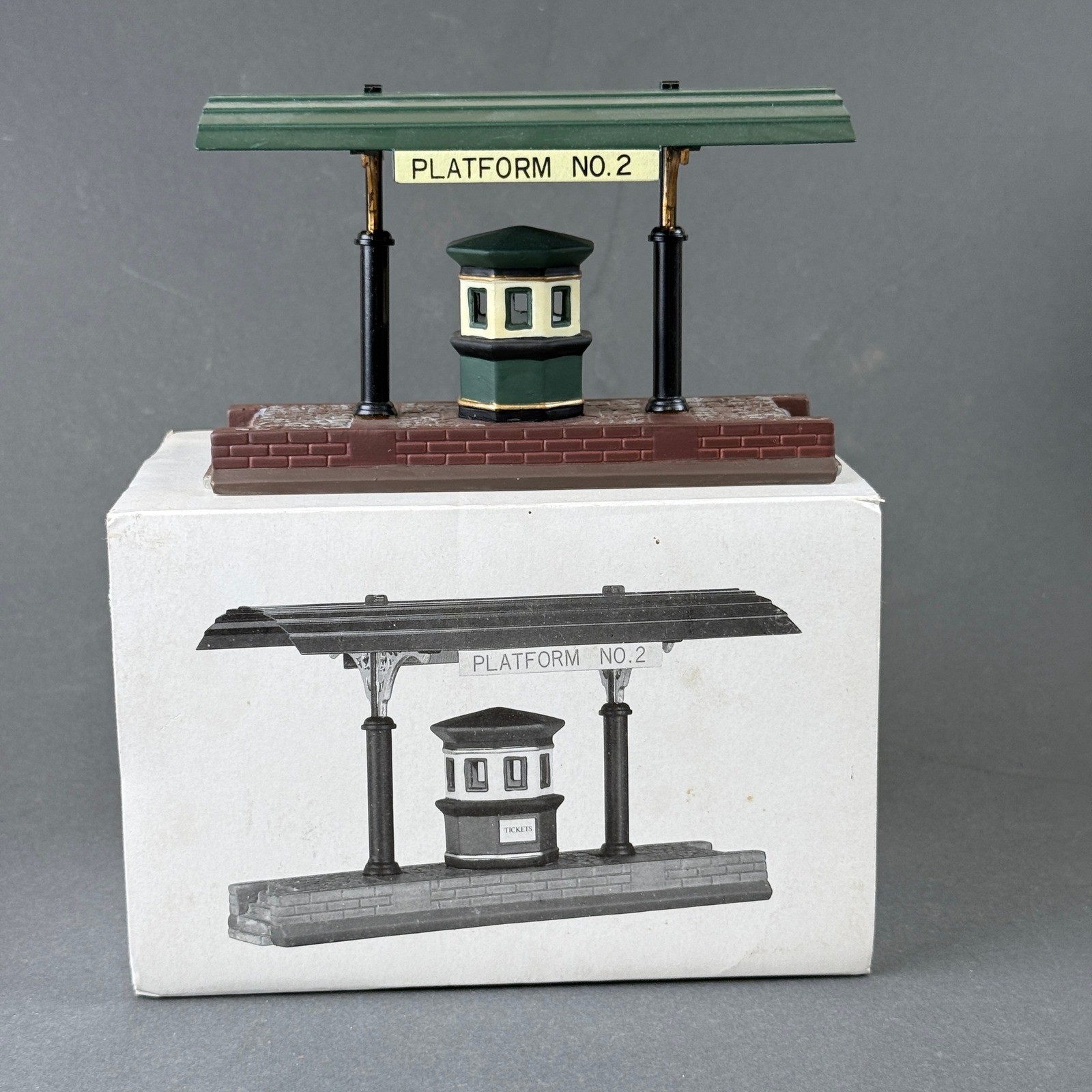 Department 56 #5575-1 Victoria Station Train Platform Heritage Village NEW
